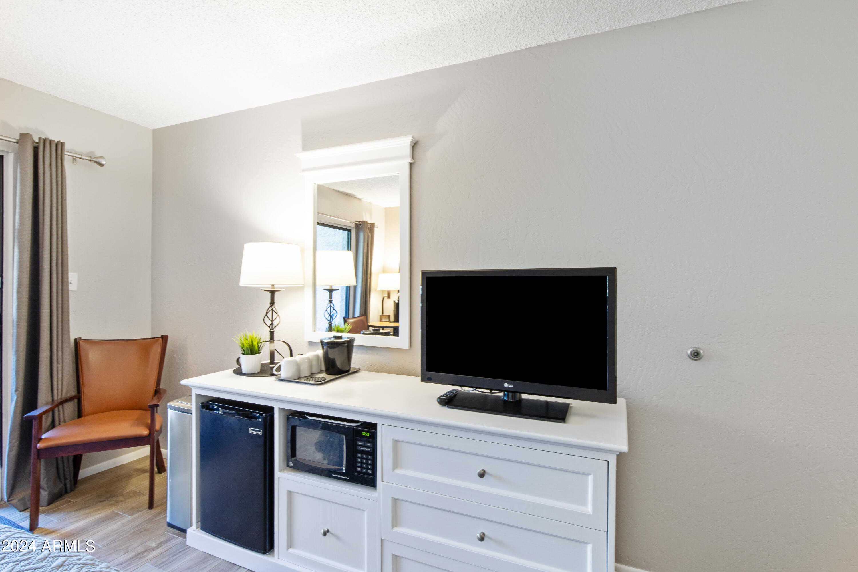 7350 N PIMA Road Unit: 213&214