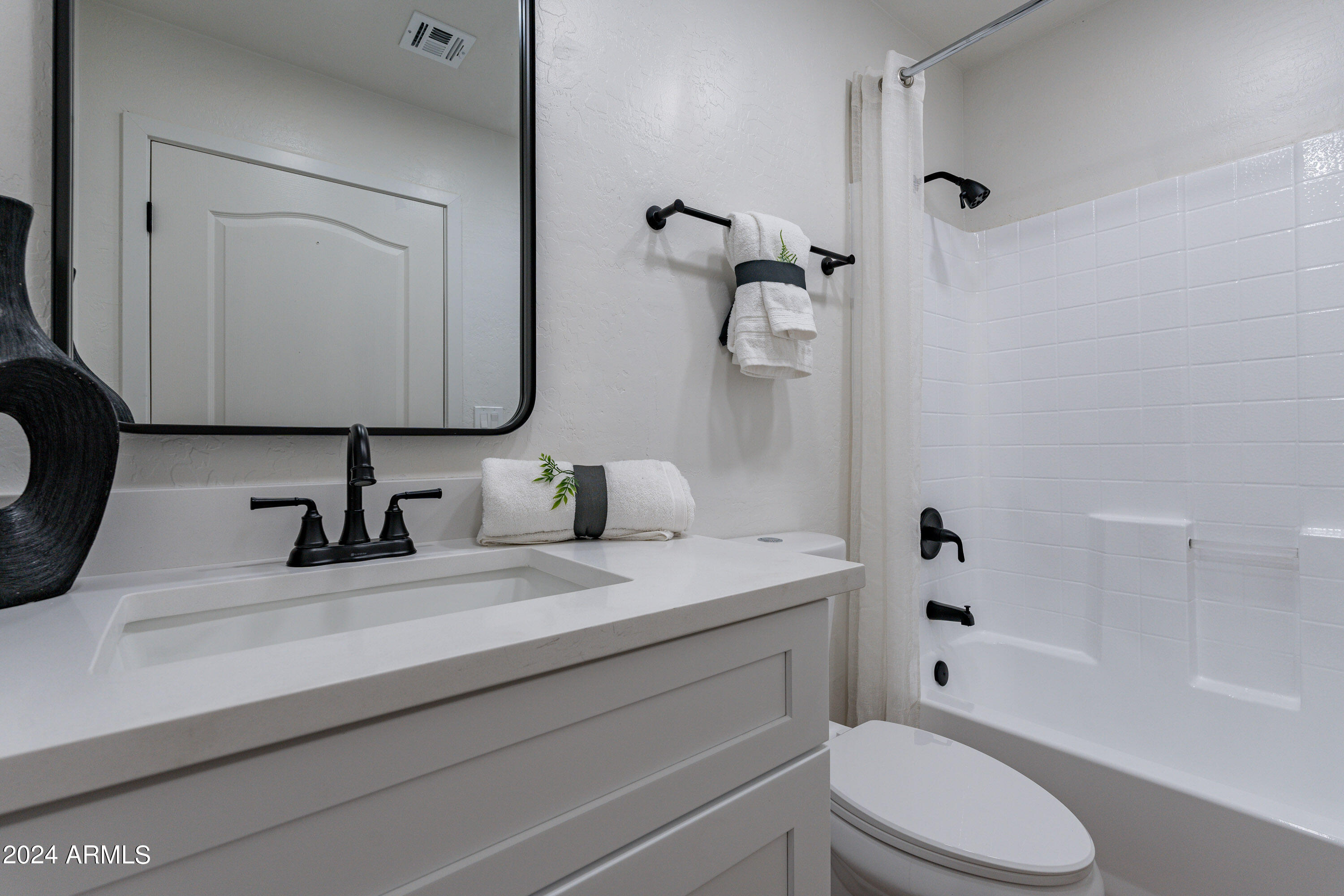 3541 W GELDING Drive