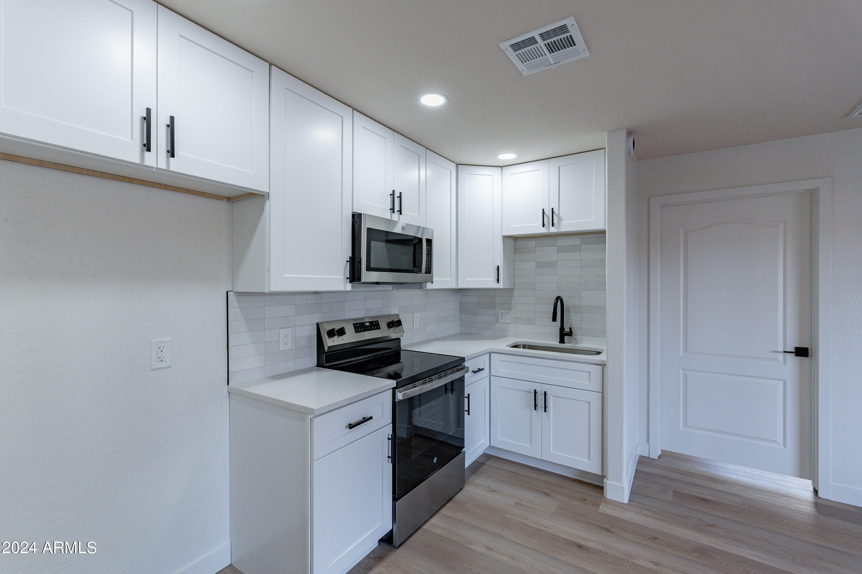 3541 W GELDING Drive