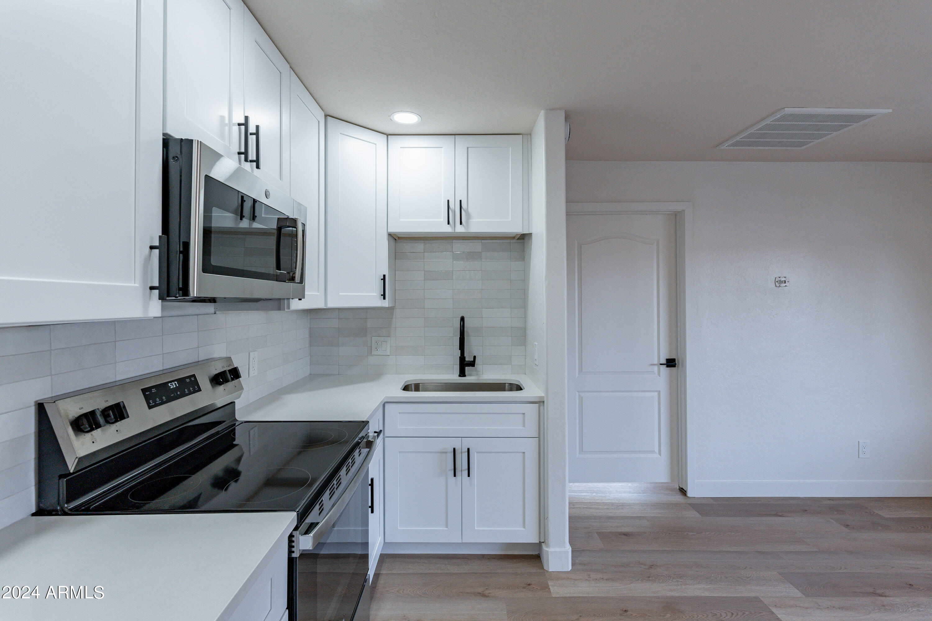 3541 W GELDING Drive