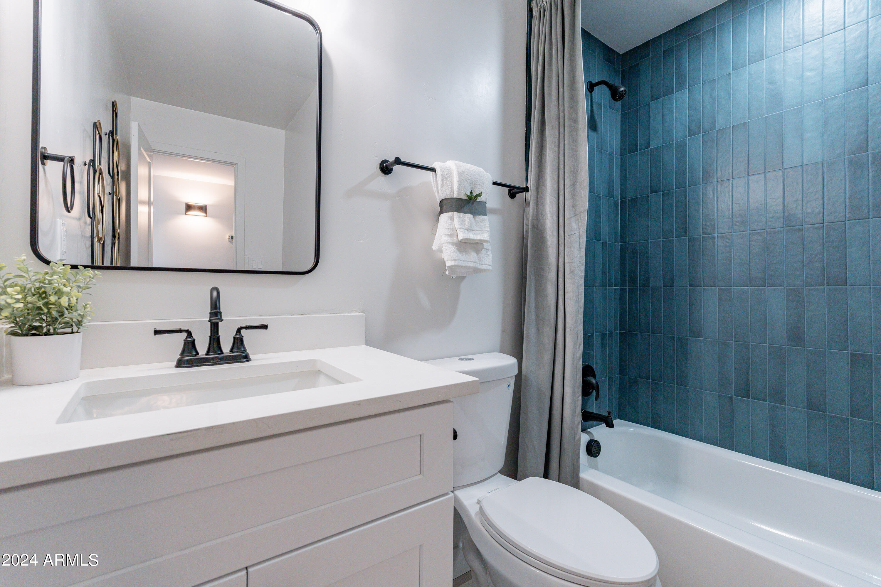 3541 W GELDING Drive