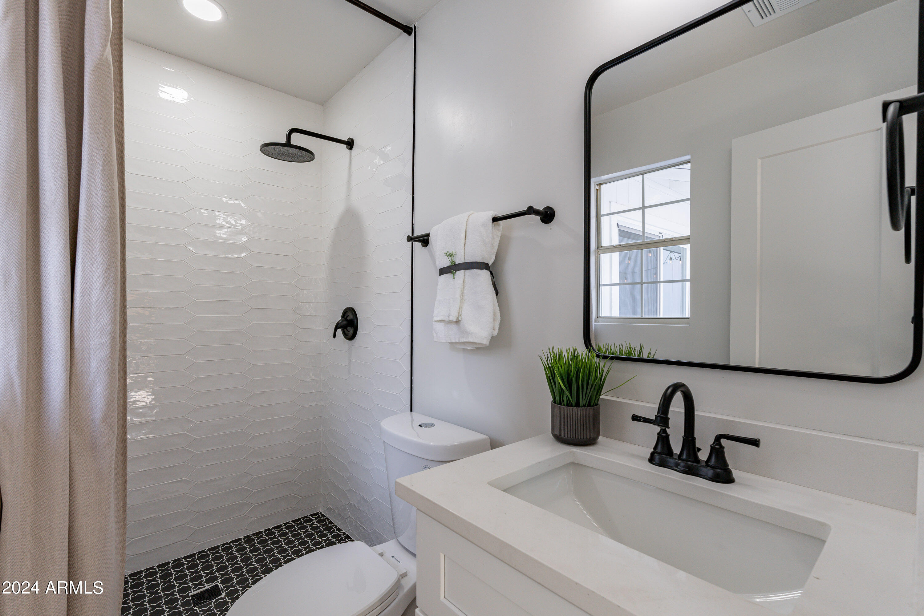 3541 W GELDING Drive