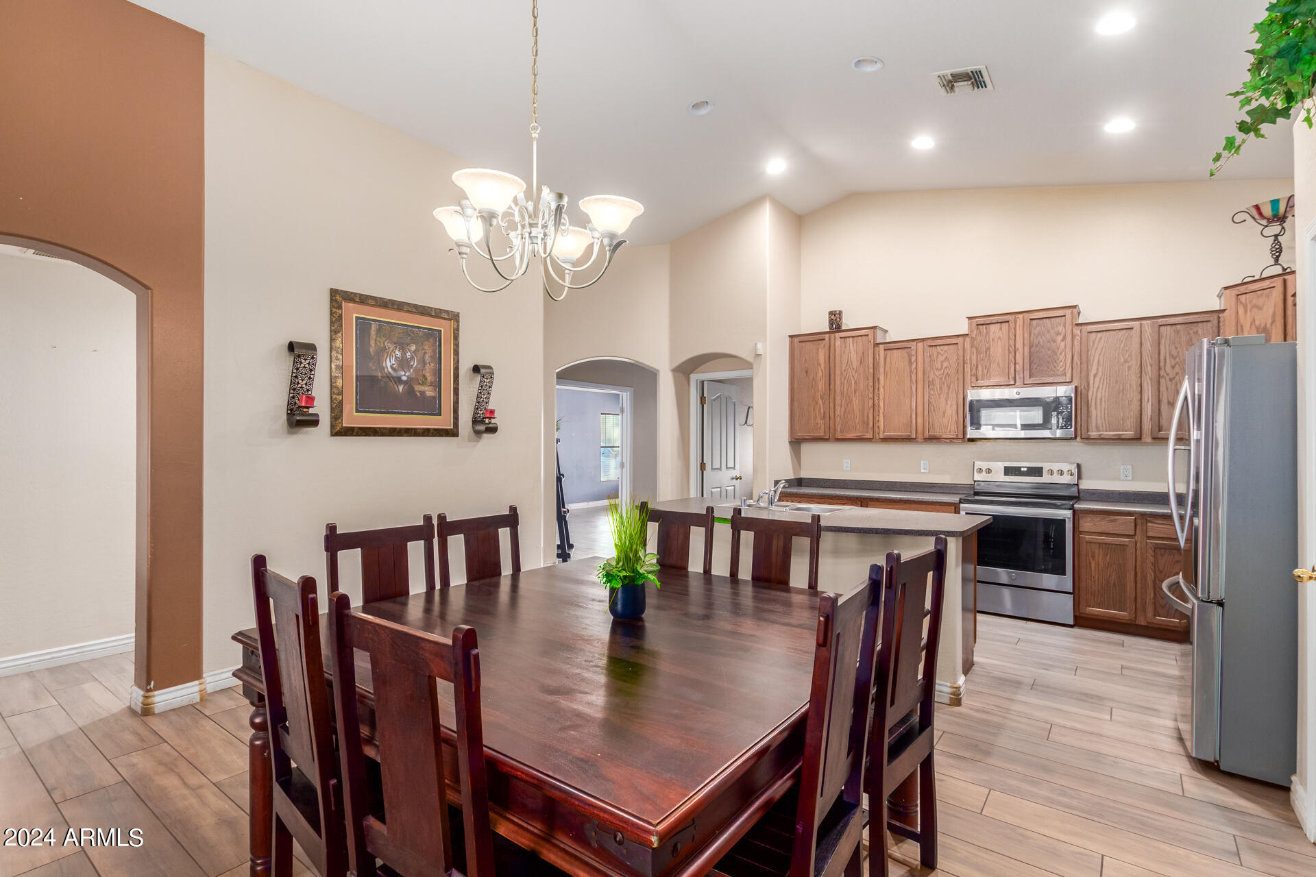 8531 W MAGNOLIA Street