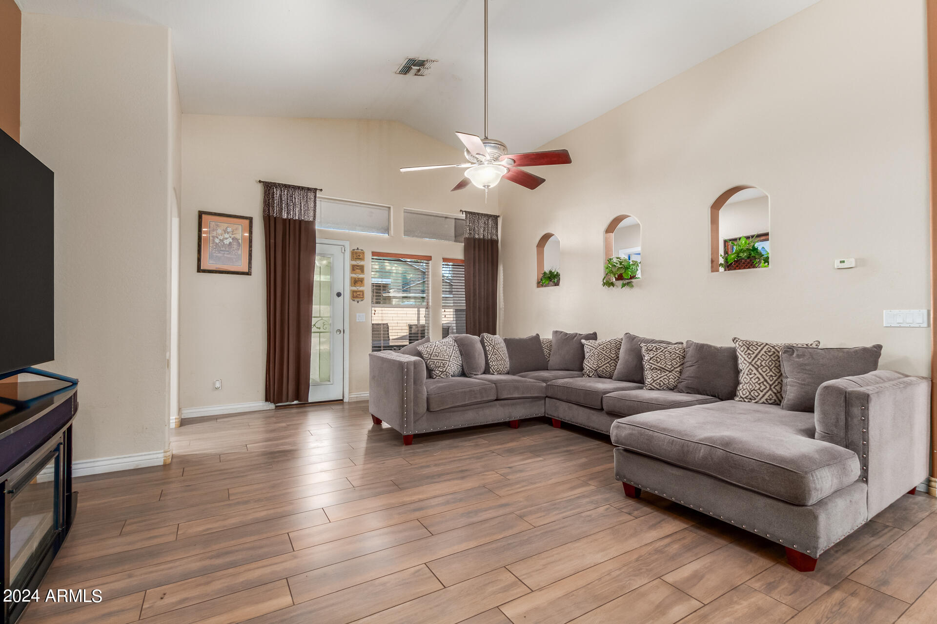 8531 W MAGNOLIA Street