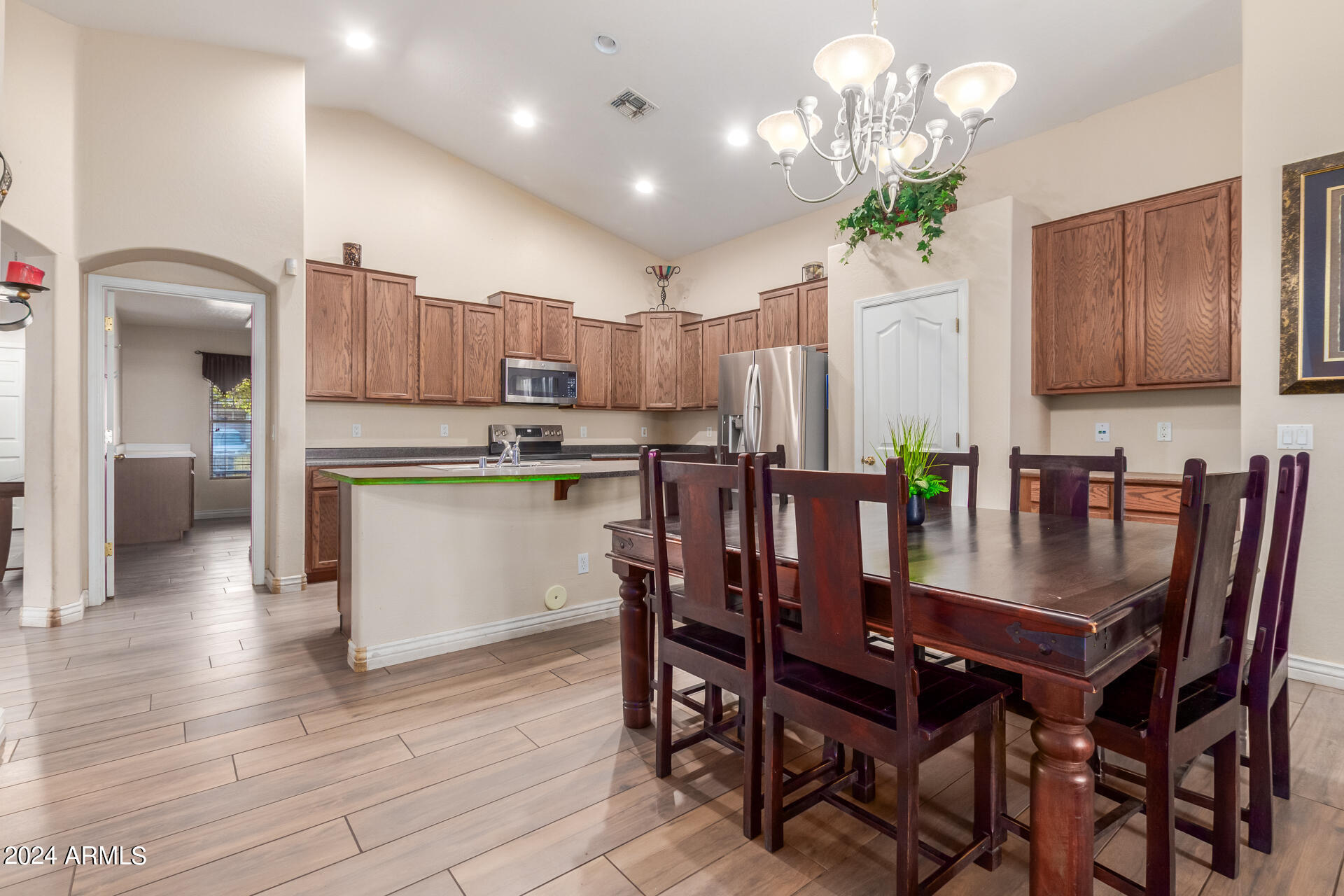 8531 W MAGNOLIA Street