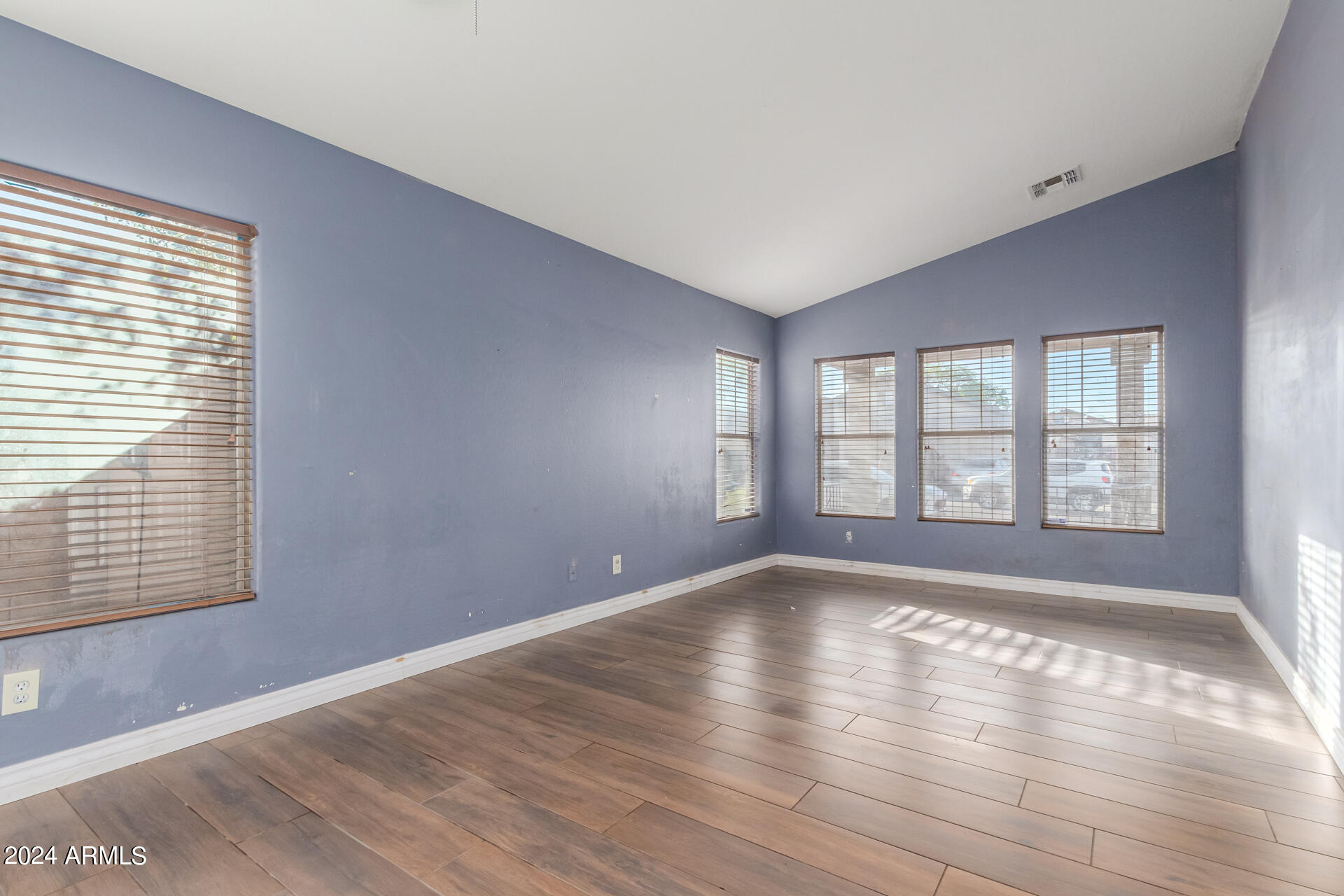 8531 W MAGNOLIA Street