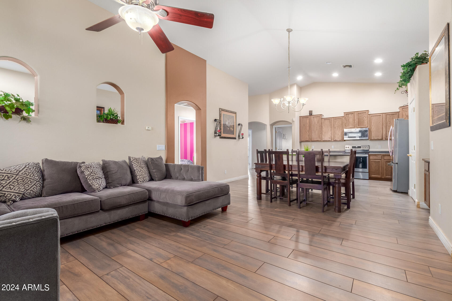 8531 W MAGNOLIA Street