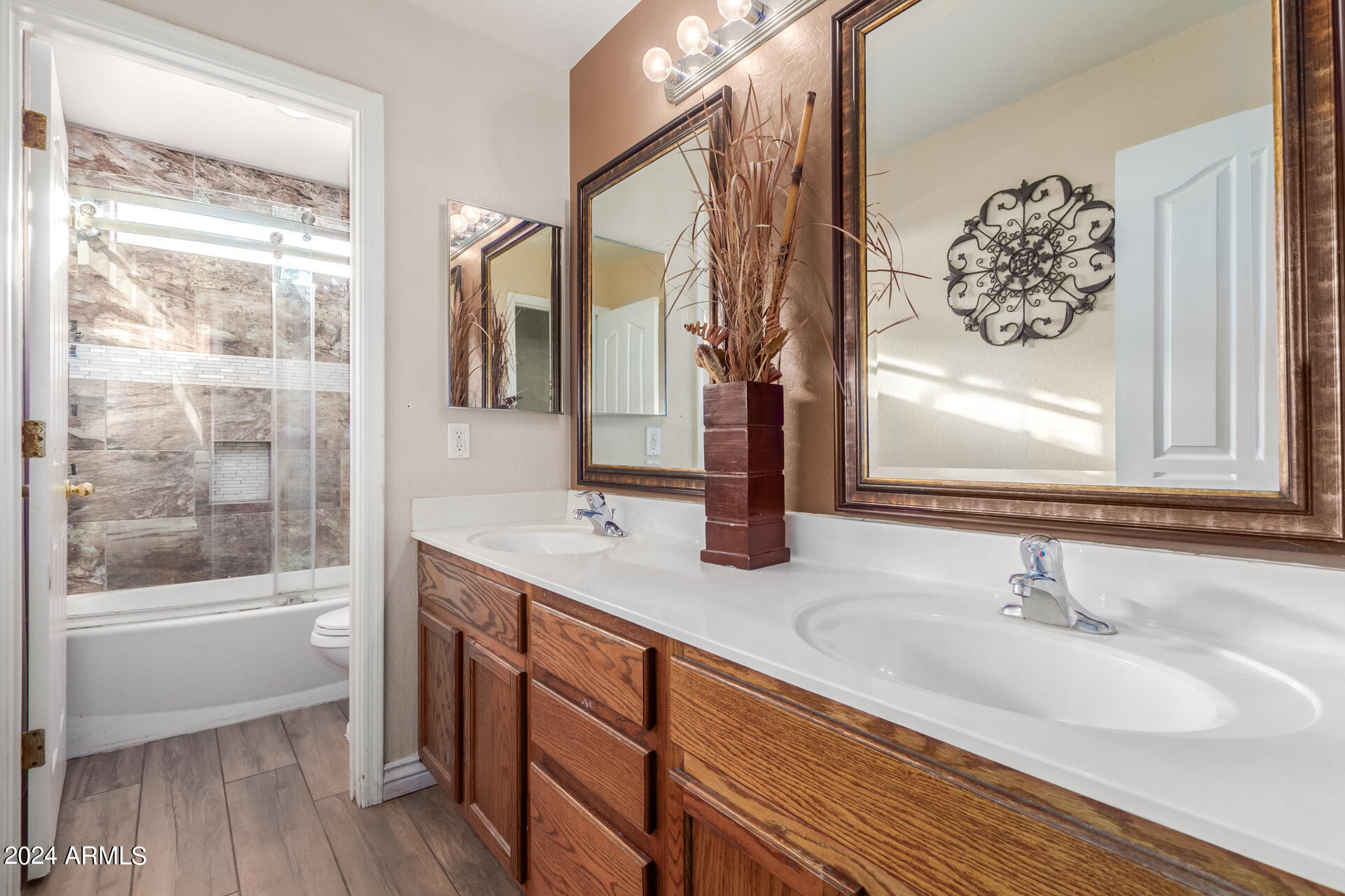 8531 W MAGNOLIA Street