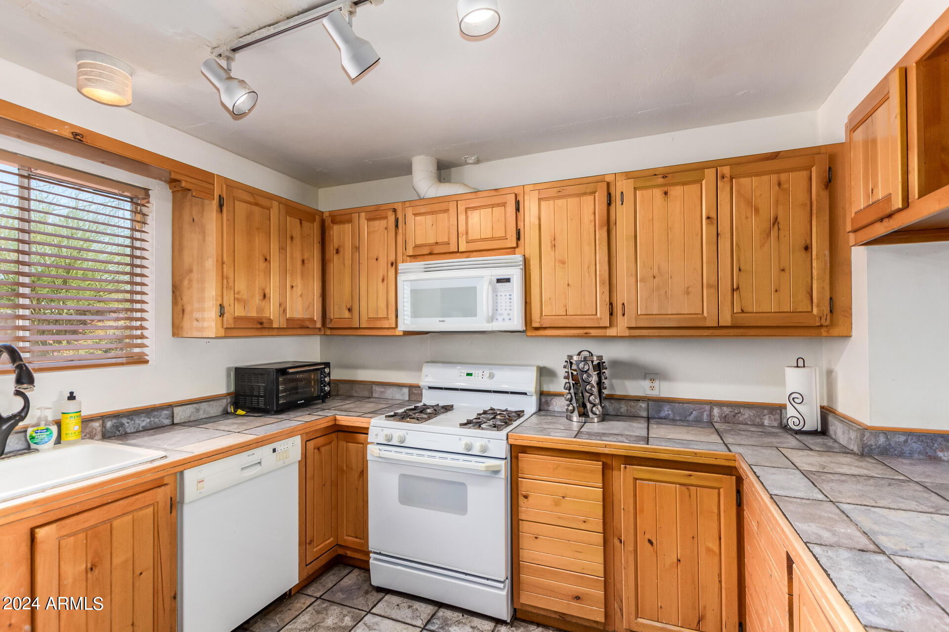 2708 W GRISWOLD Road