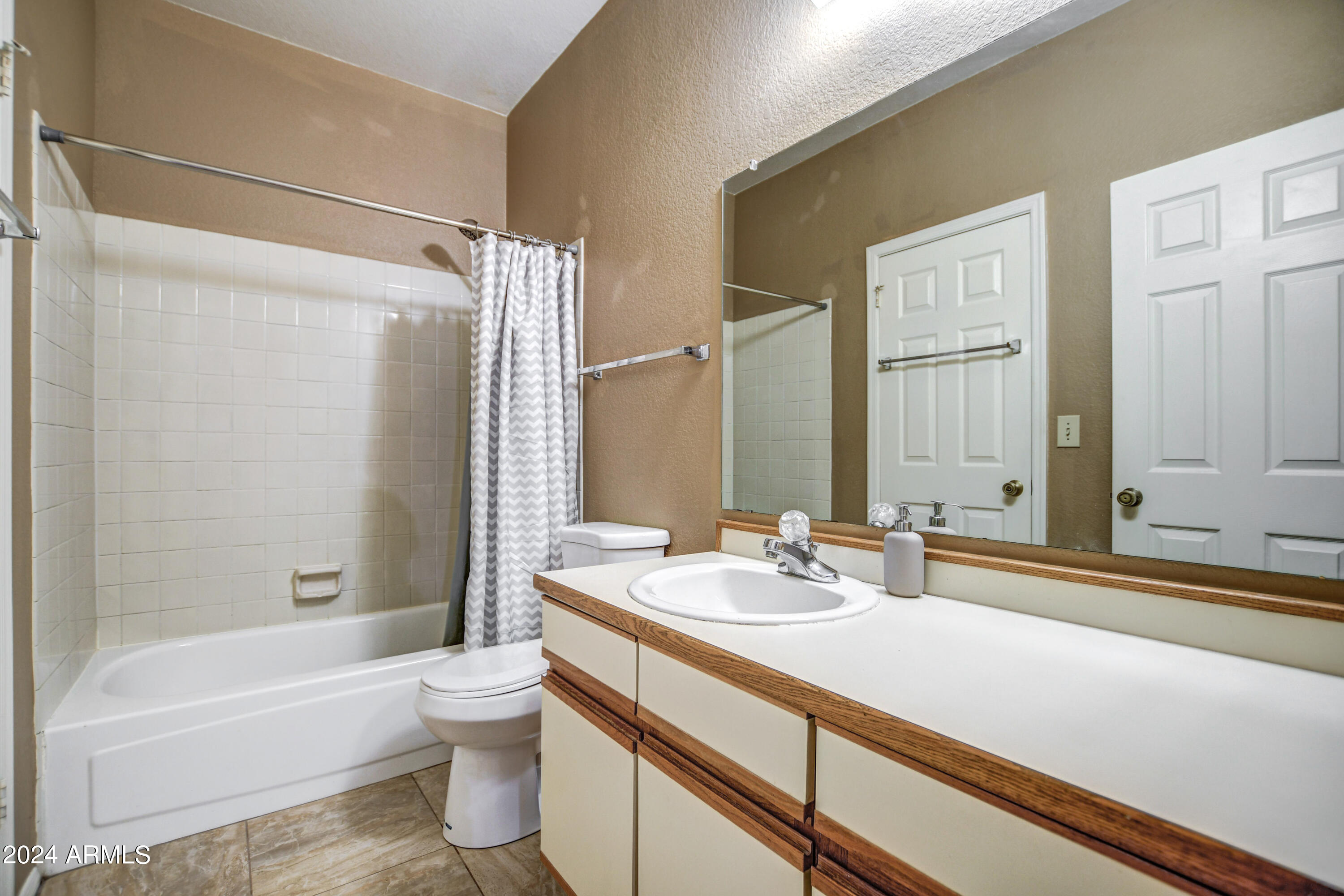 1610 N STAPLEY Drive # 102