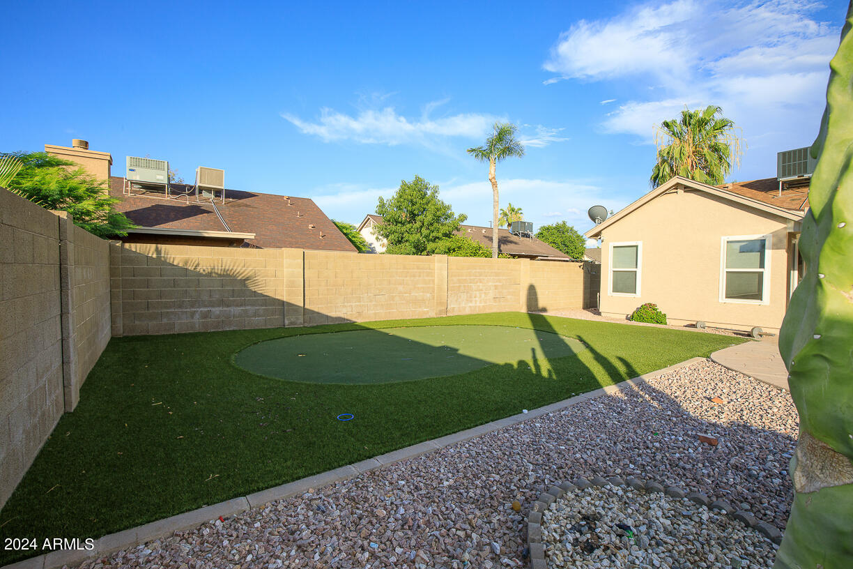 4326 E TOWNE Lane