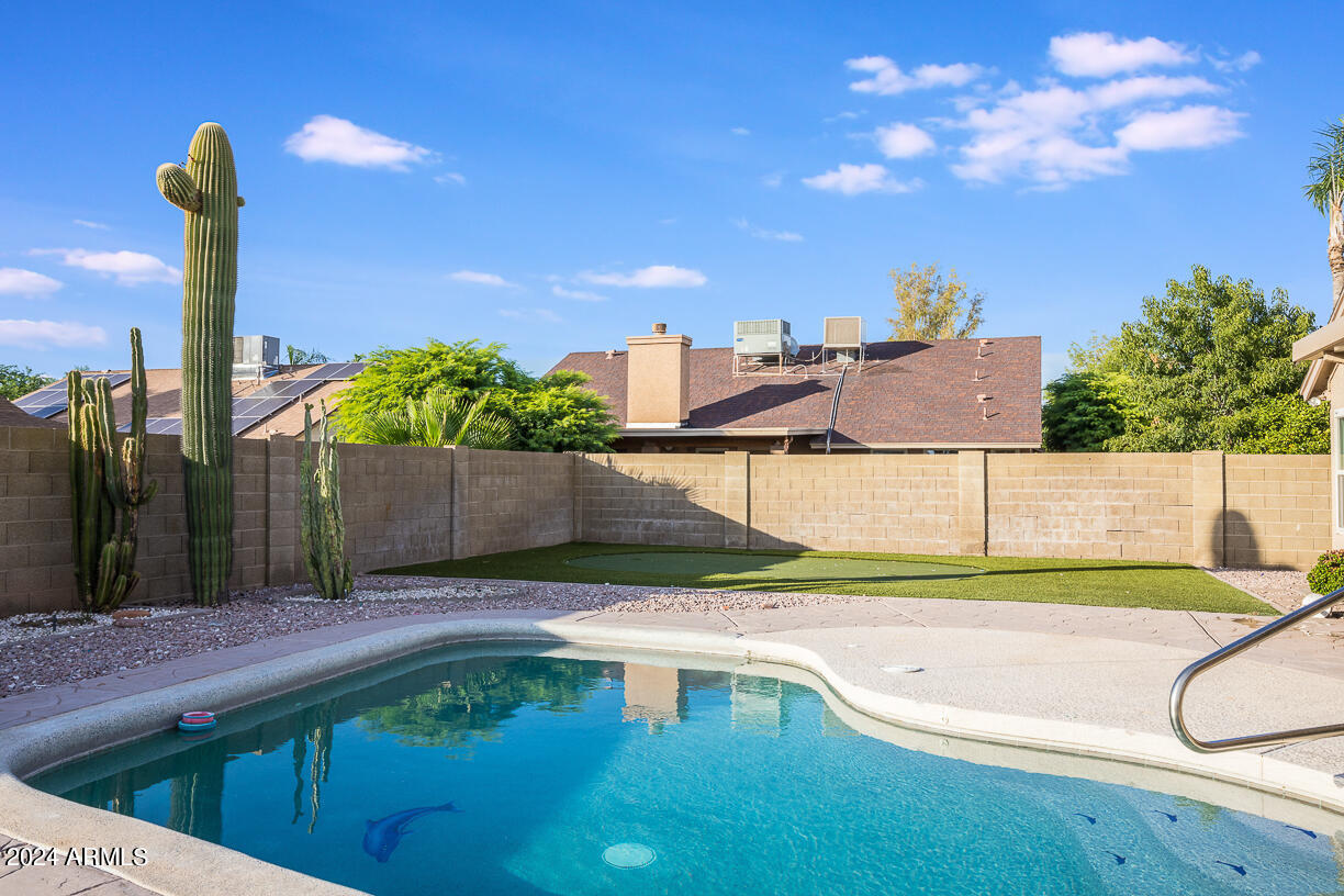 4326 E TOWNE Lane