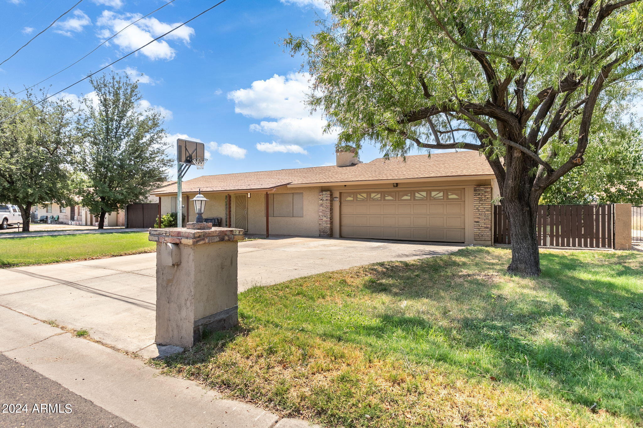 3237 W NORTHVIEW Avenue