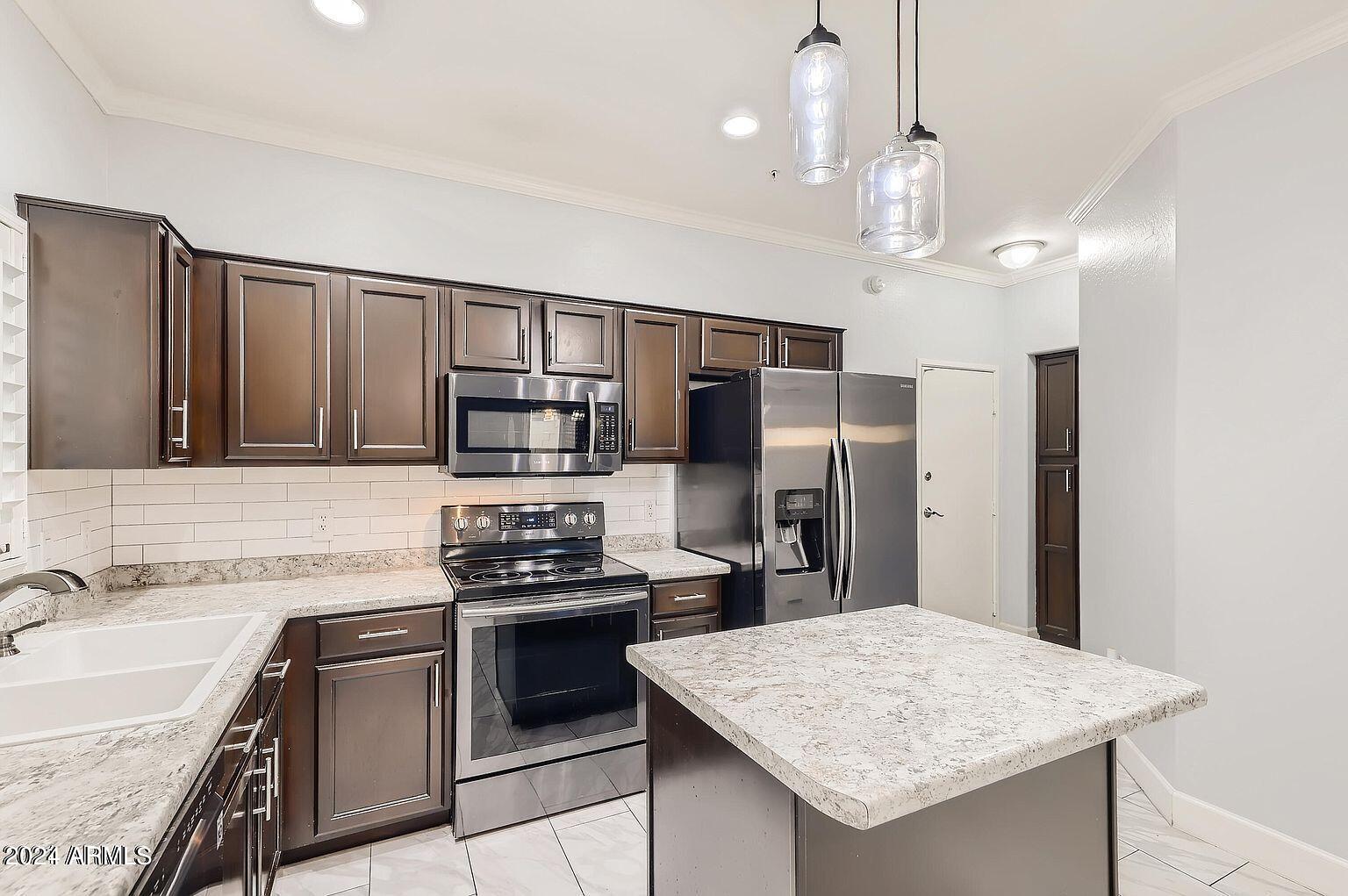 2150 E BELL Road # 1085