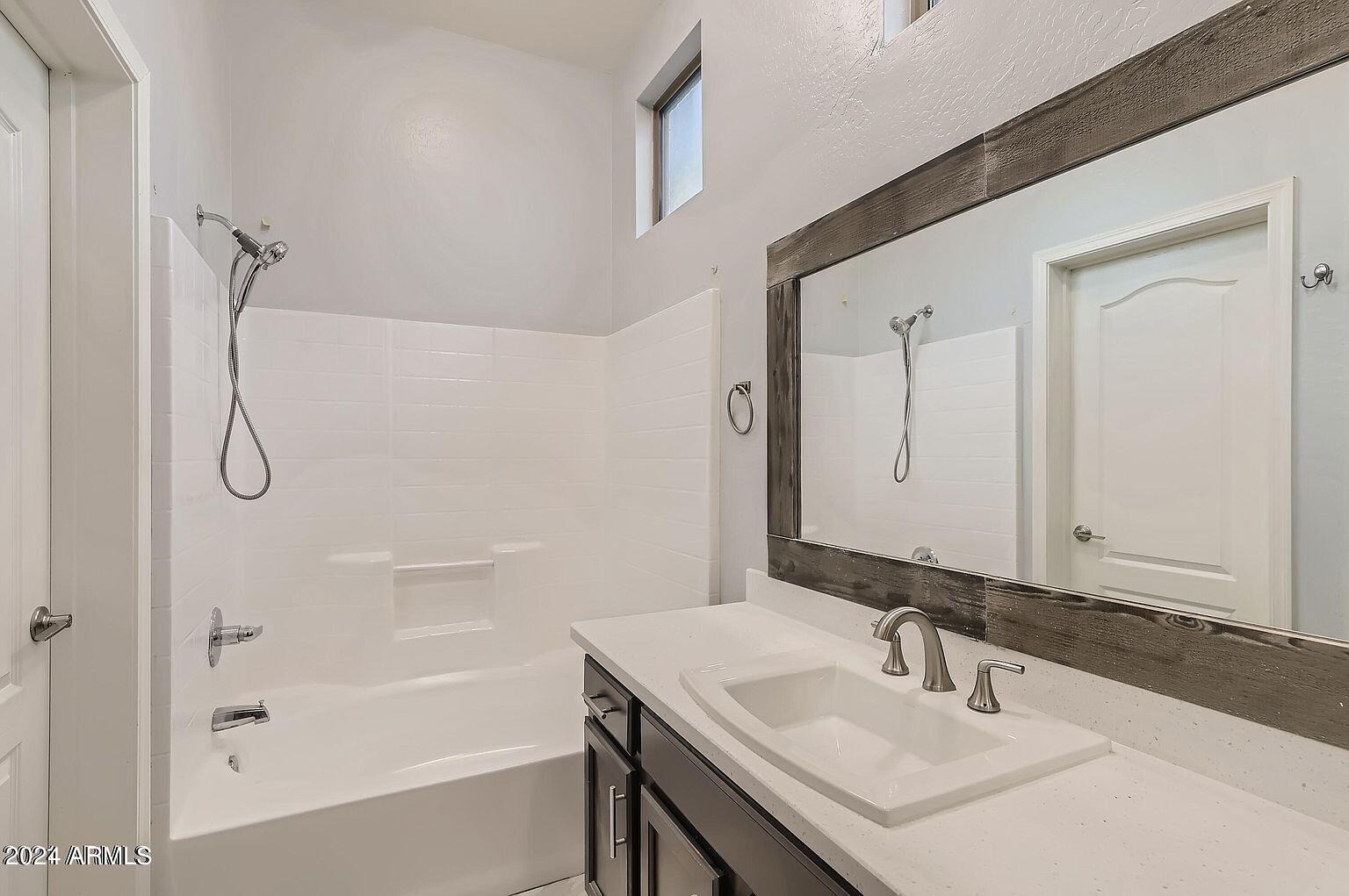 2150 E BELL Road # 1085