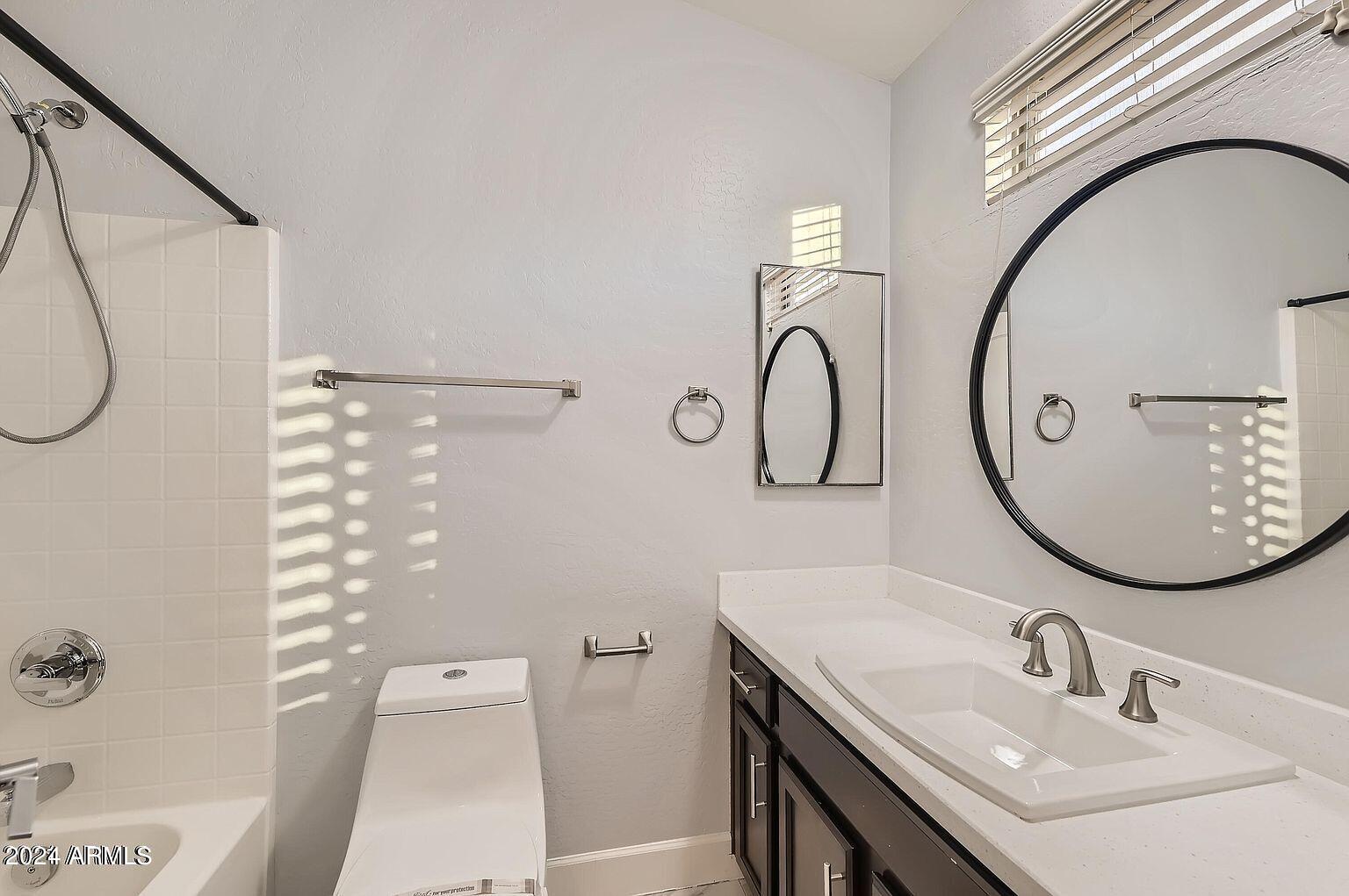 2150 E BELL Road # 1085