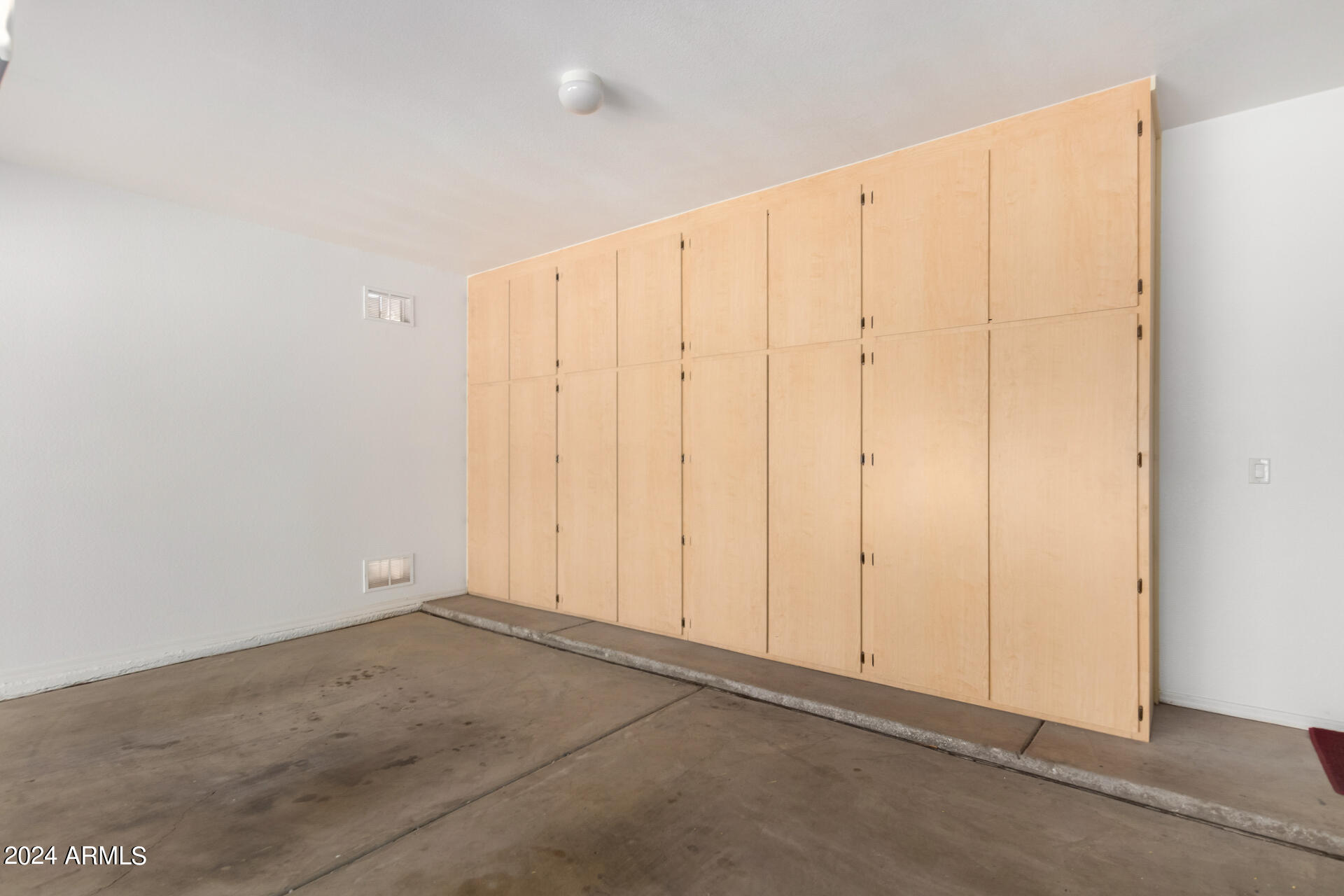 1024 N MOCCASIN Trail