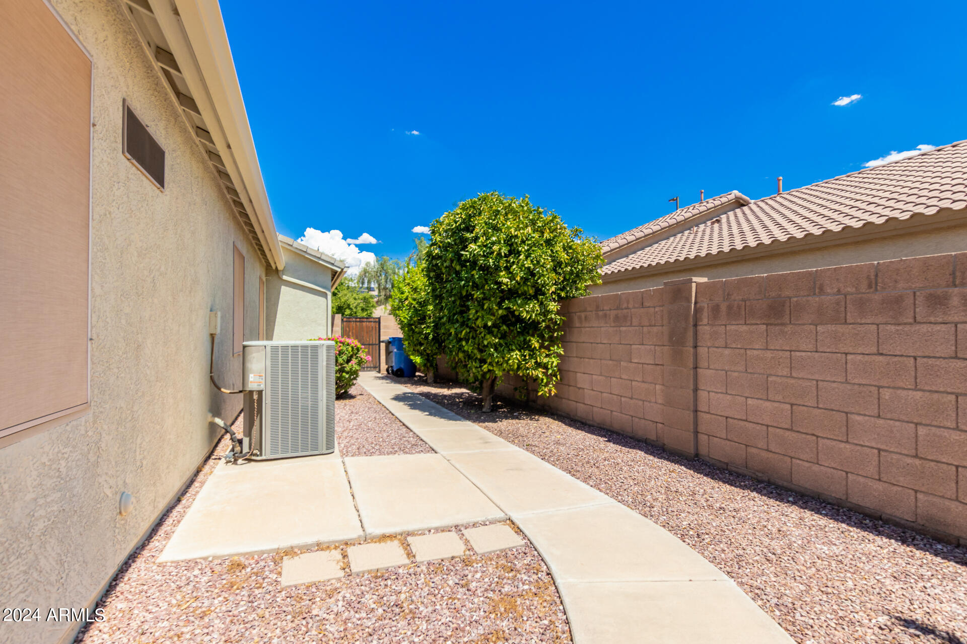 1024 N MOCCASIN Trail