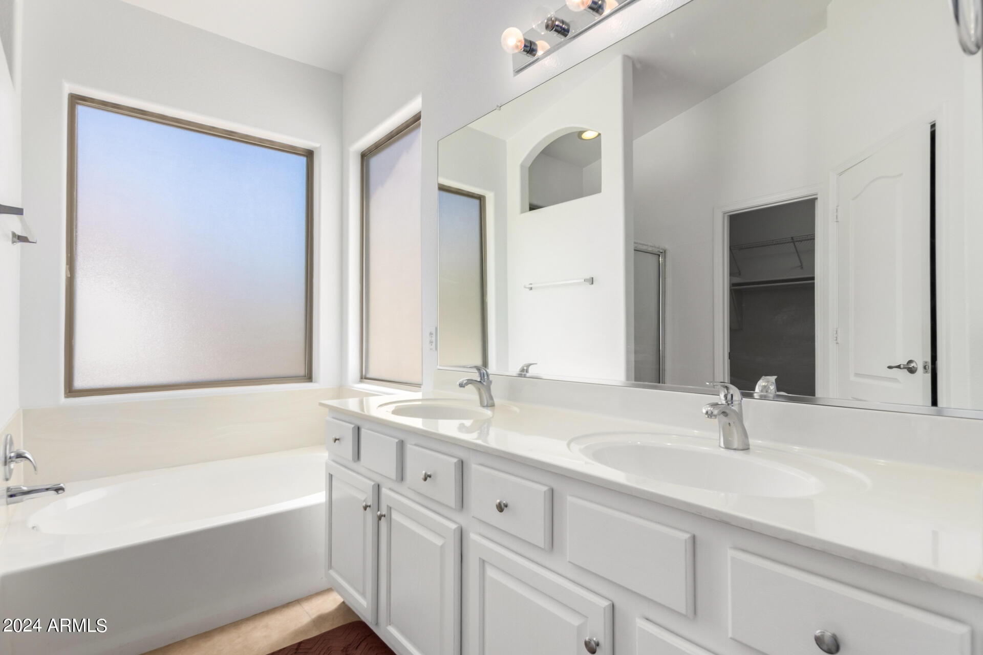 1024 N MOCCASIN Trail