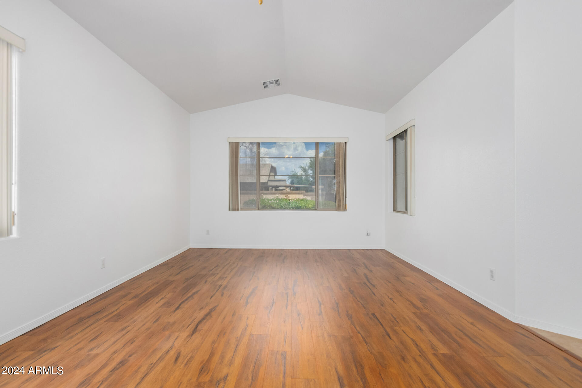 1024 N MOCCASIN Trail