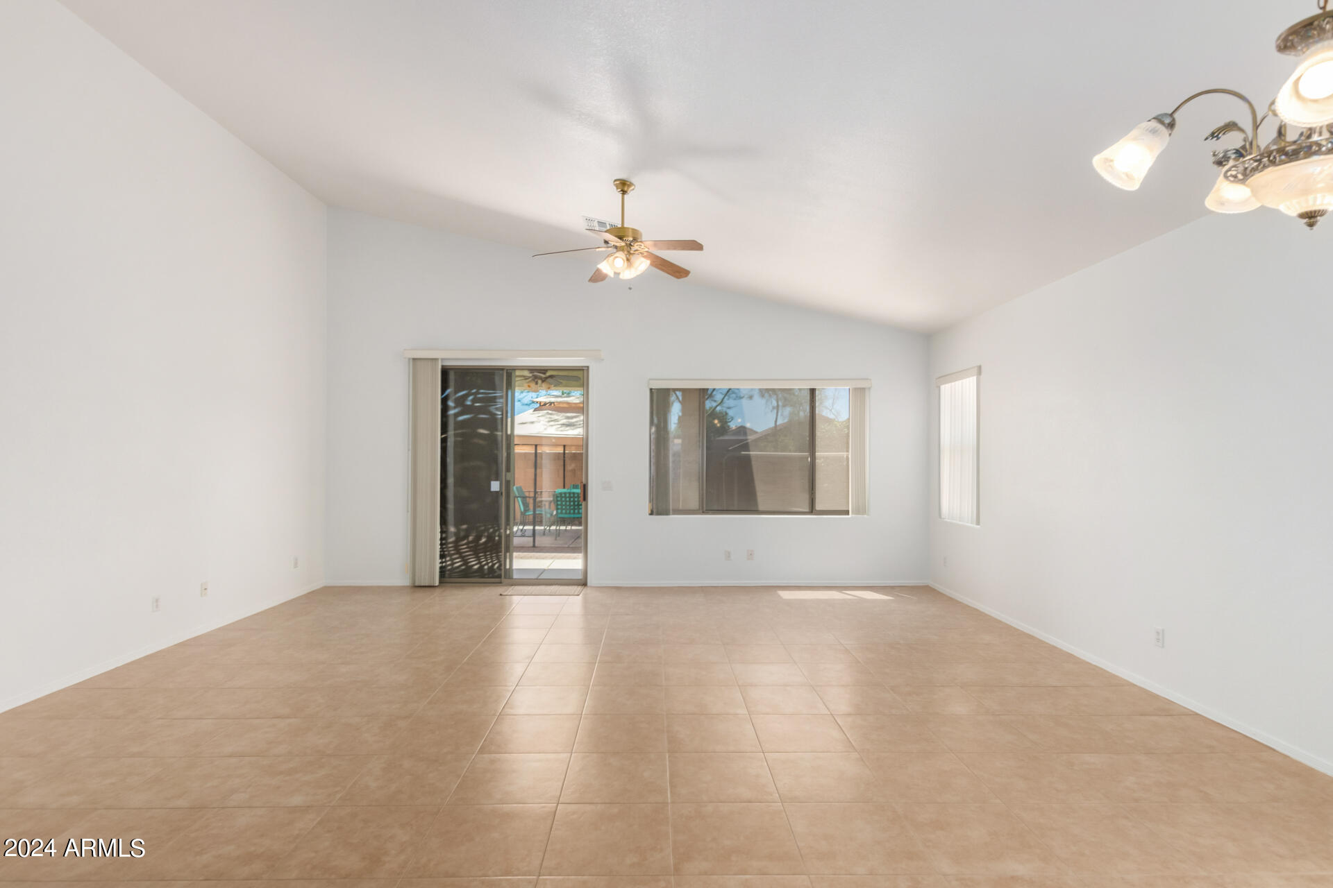 1024 N MOCCASIN Trail