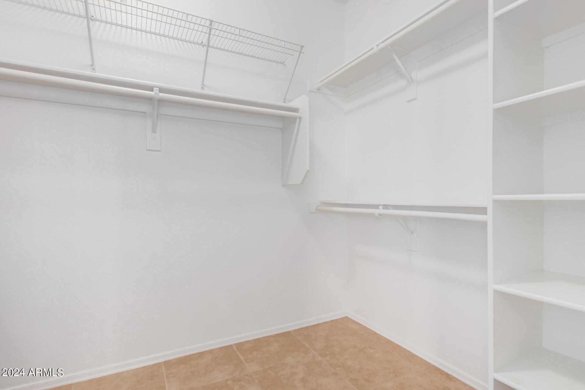 1024 N MOCCASIN Trail