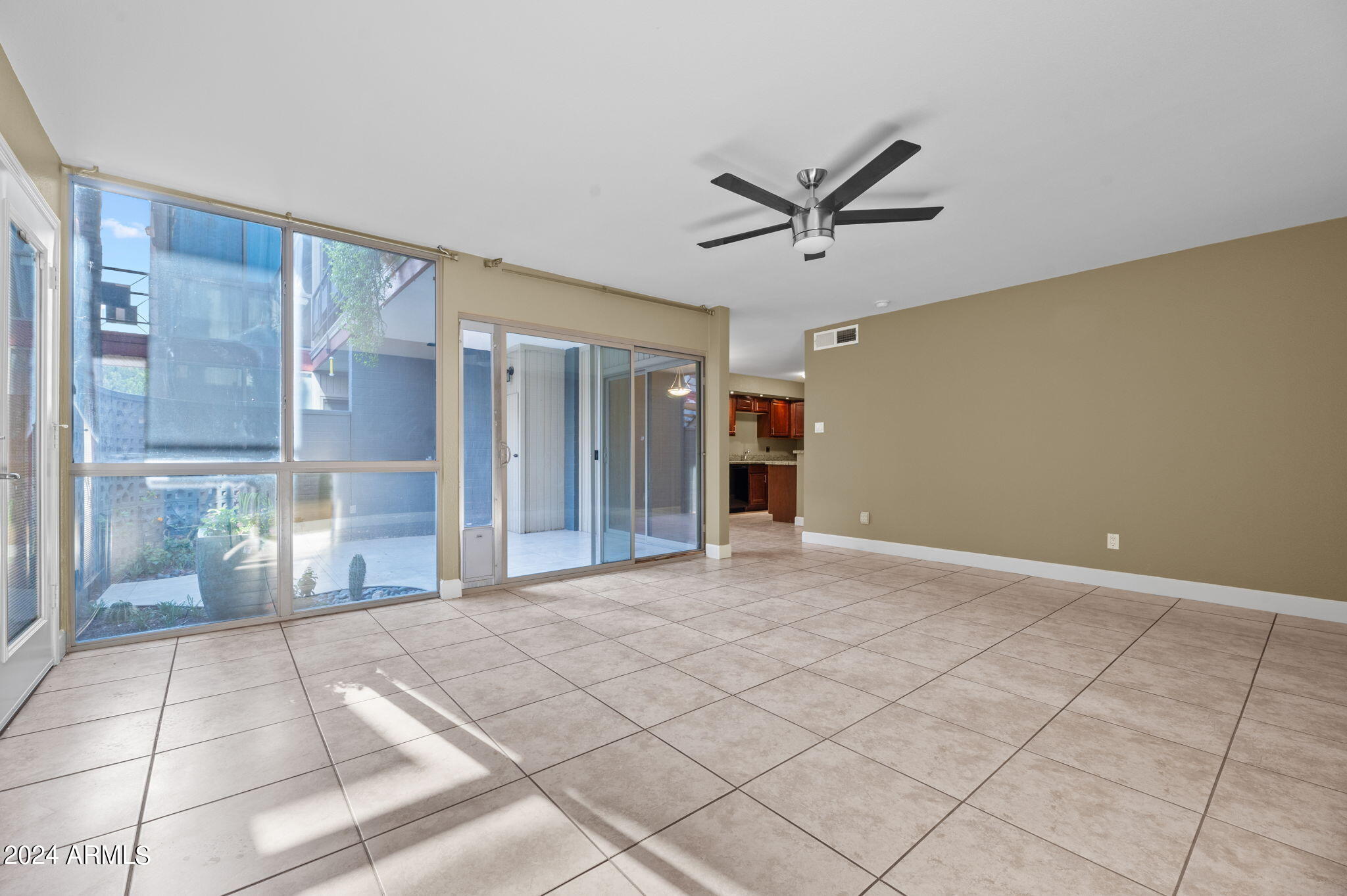 1241 E MEDLOCK Drive # 113