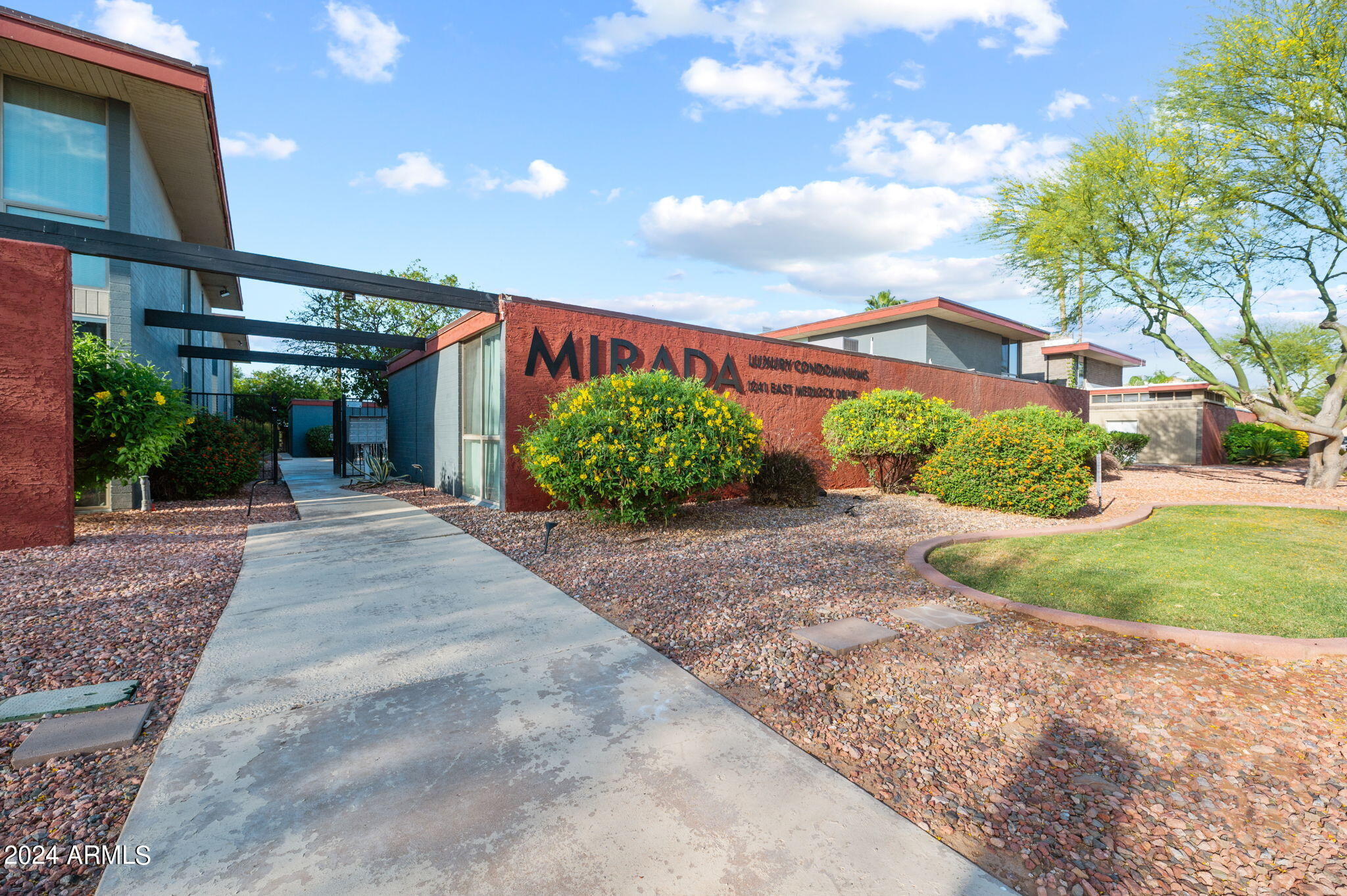 1241 E MEDLOCK Drive # 113