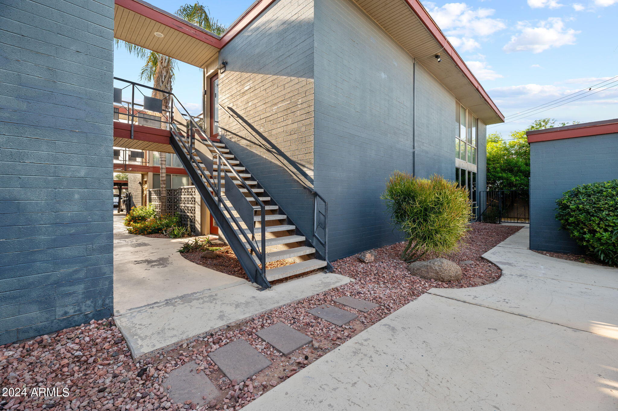 1241 E MEDLOCK Drive # 113