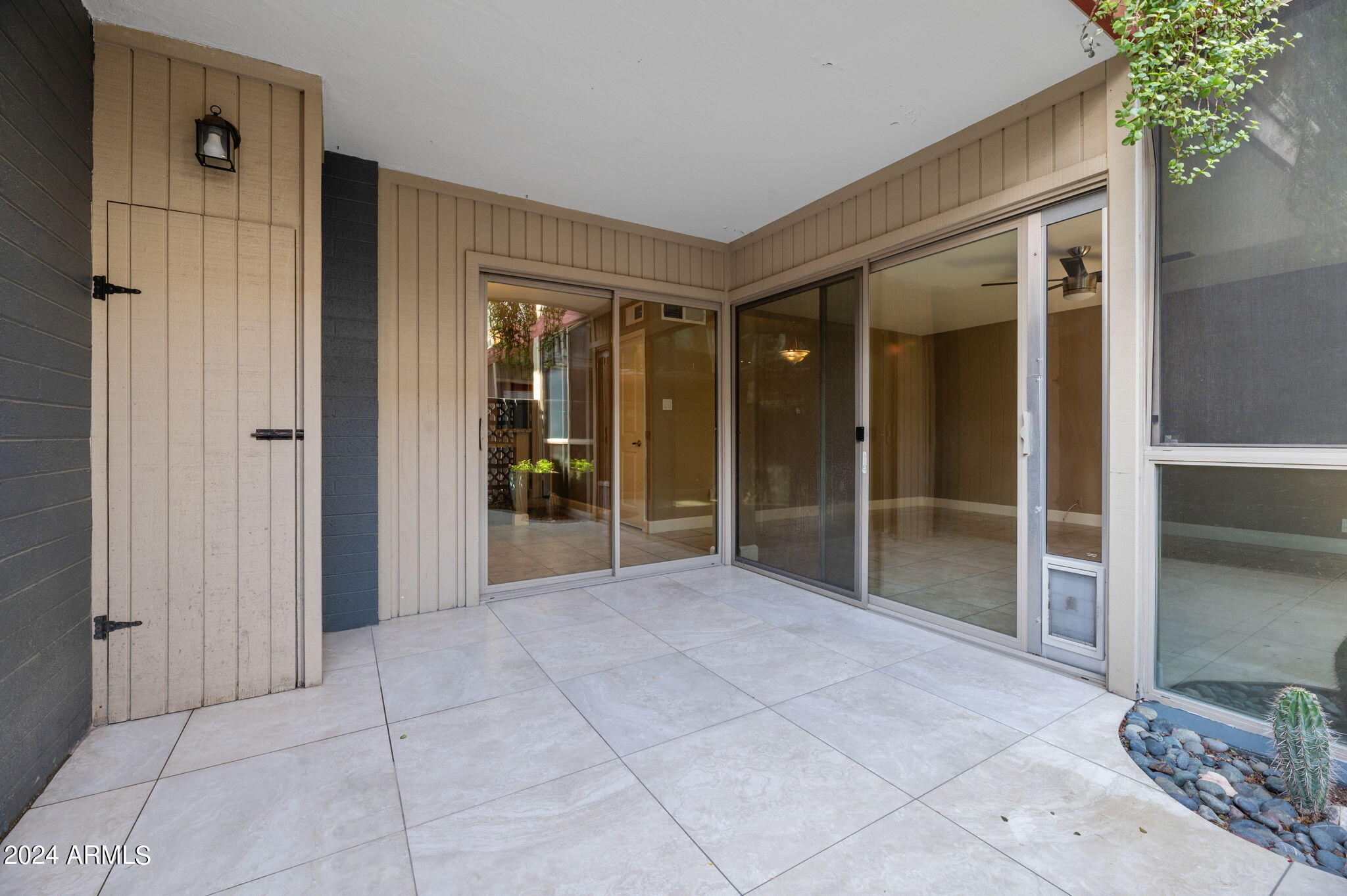 1241 E MEDLOCK Drive # 113