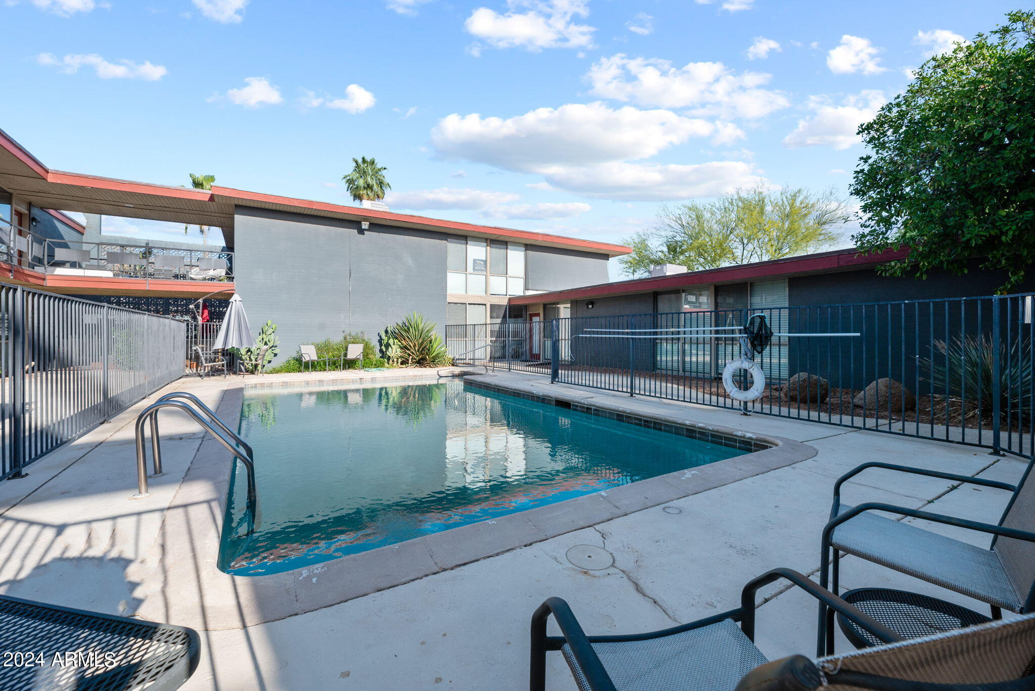 1241 E MEDLOCK Drive # 113