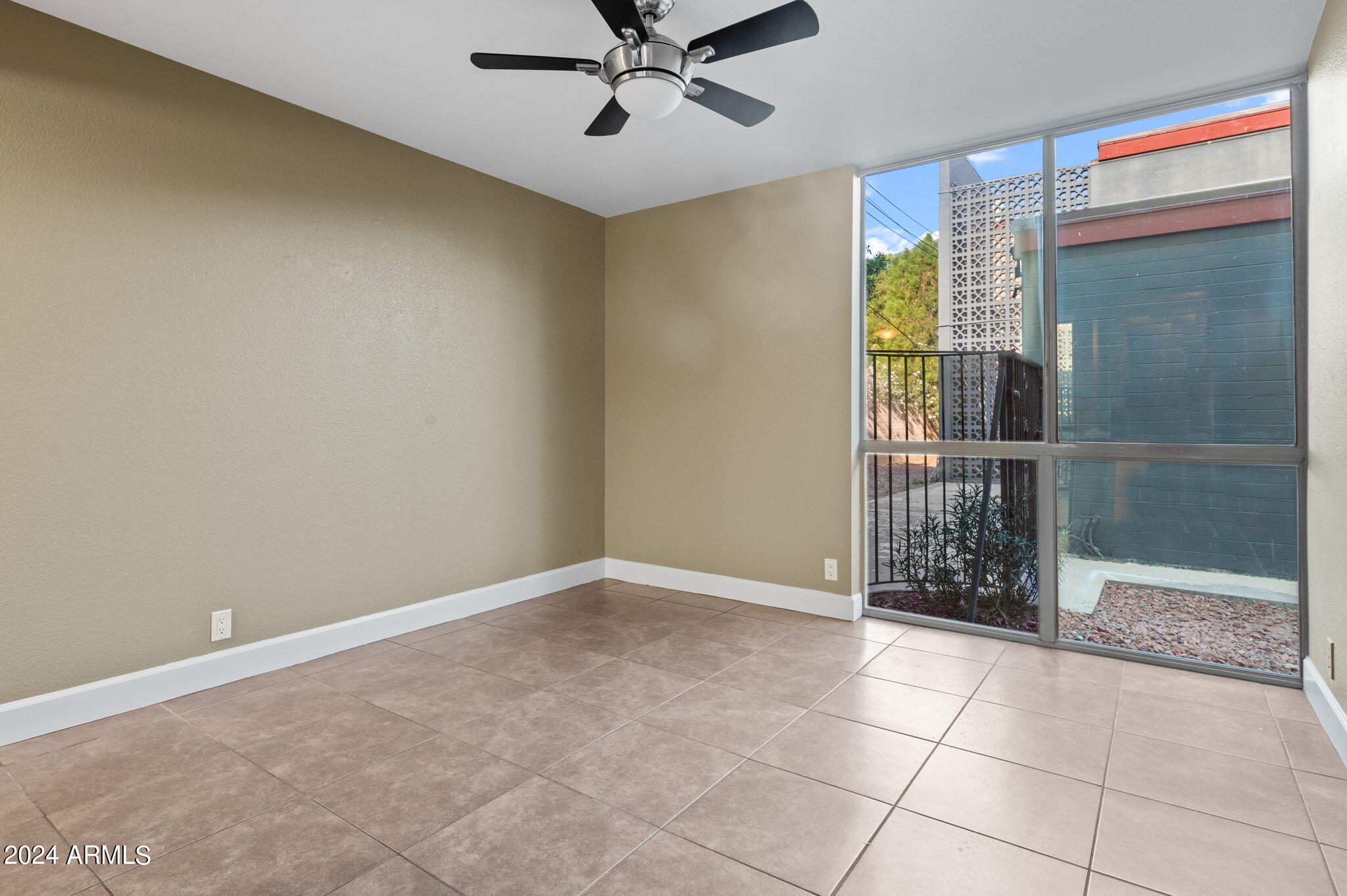 1241 E MEDLOCK Drive # 113