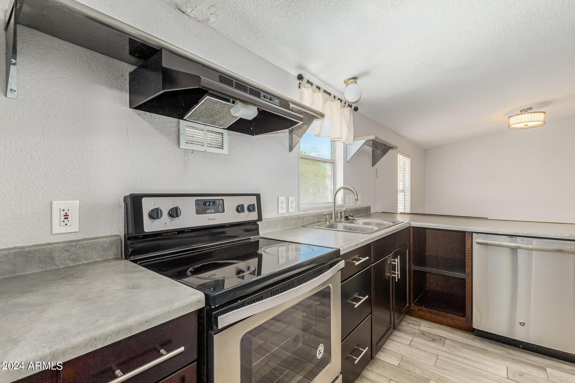 2420 W WOLFTRAP Road