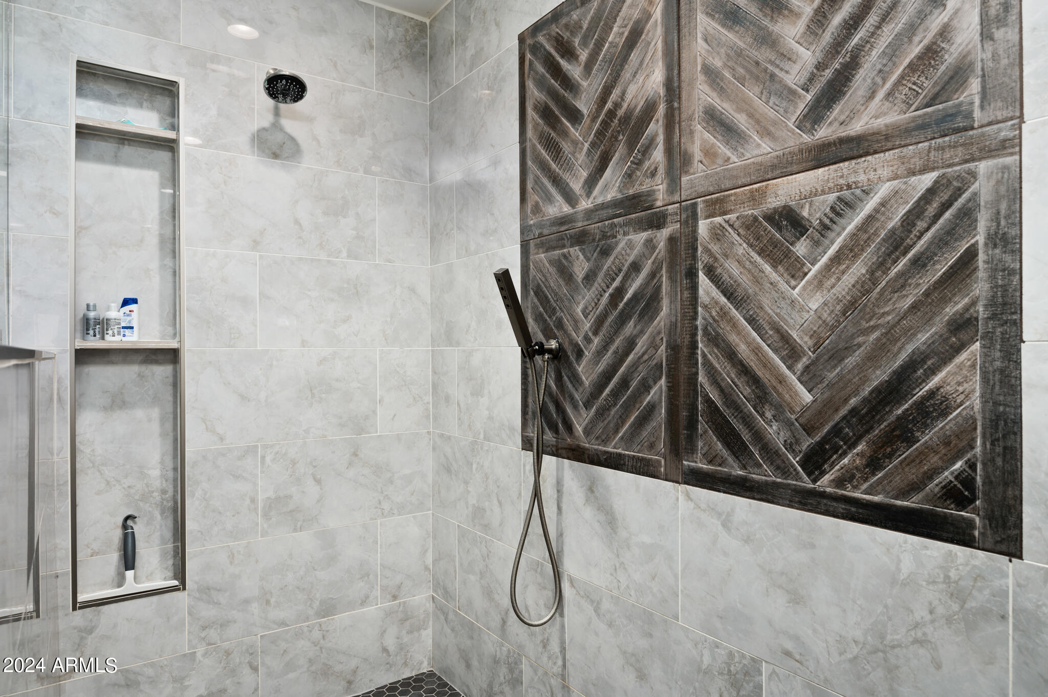 8188 E DEL CAVERNA Drive