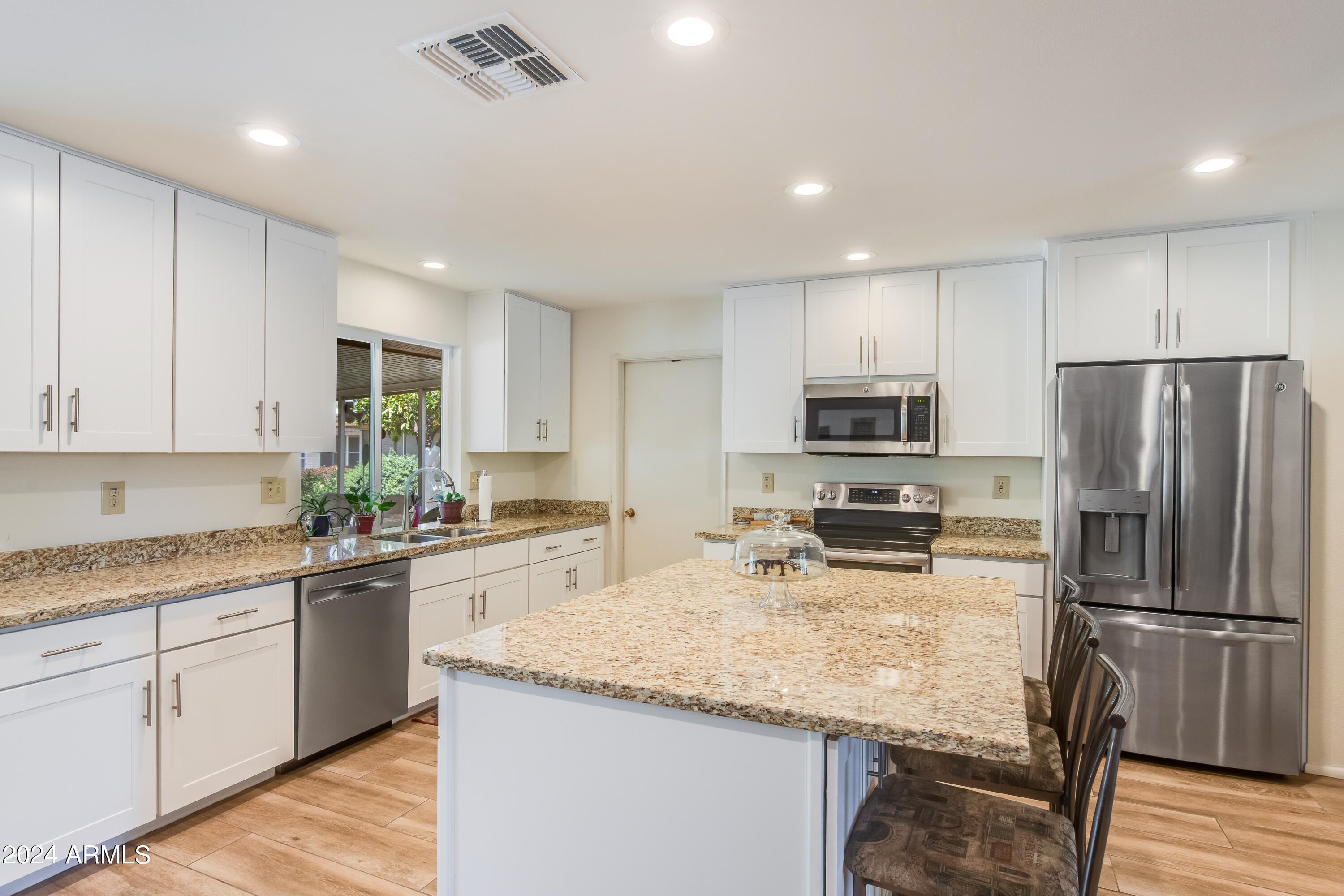 9637 W OAK RIDGE Drive