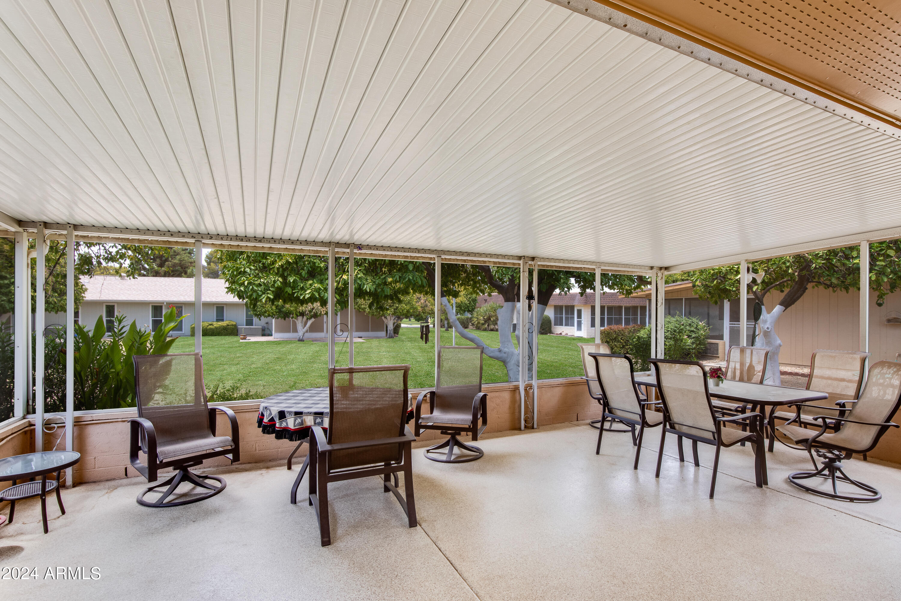 9637 W OAK RIDGE Drive