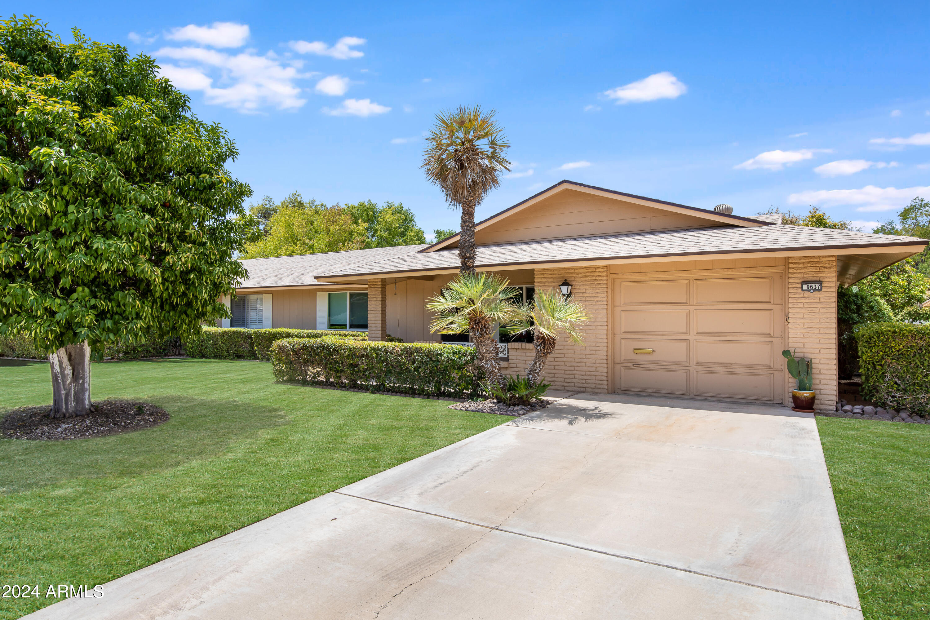 9637 W OAK RIDGE Drive