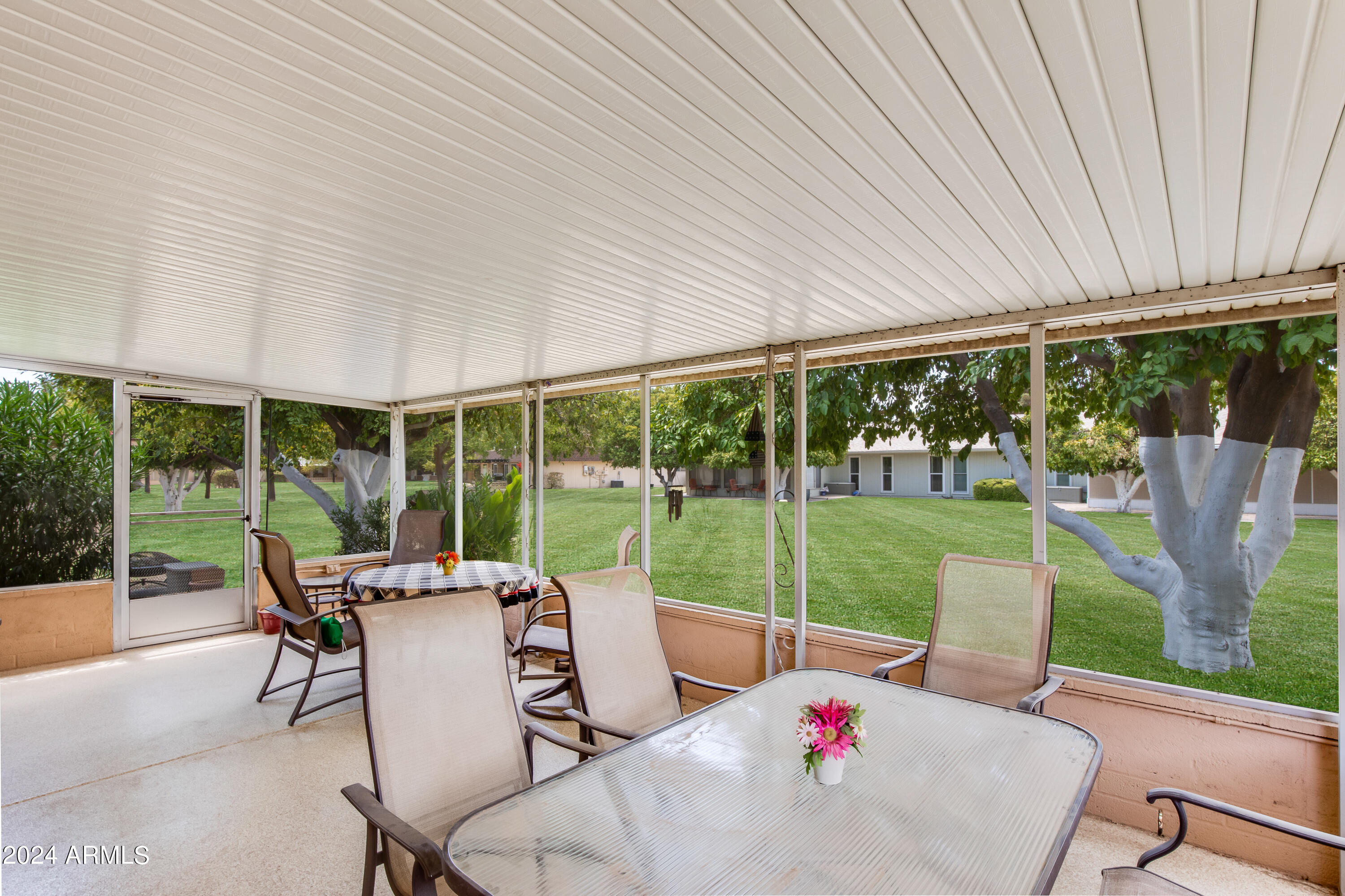 9637 W OAK RIDGE Drive