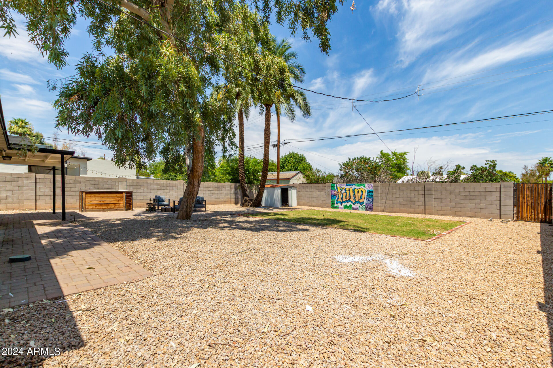 2314 E WHITTON Avenue