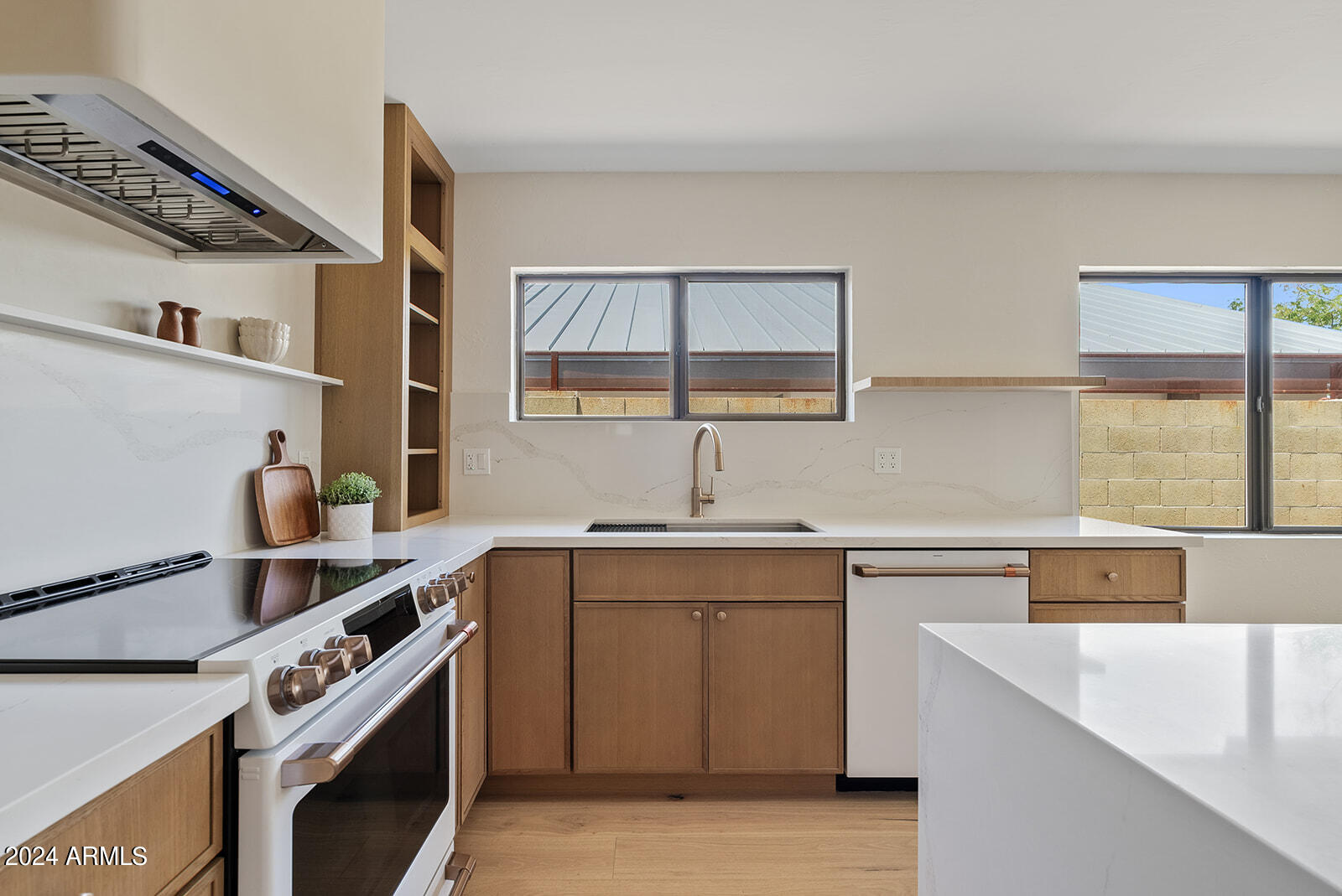 5441 E ROANOKE Avenue