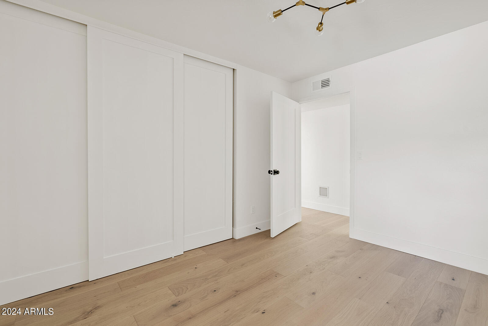 5441 E ROANOKE Avenue