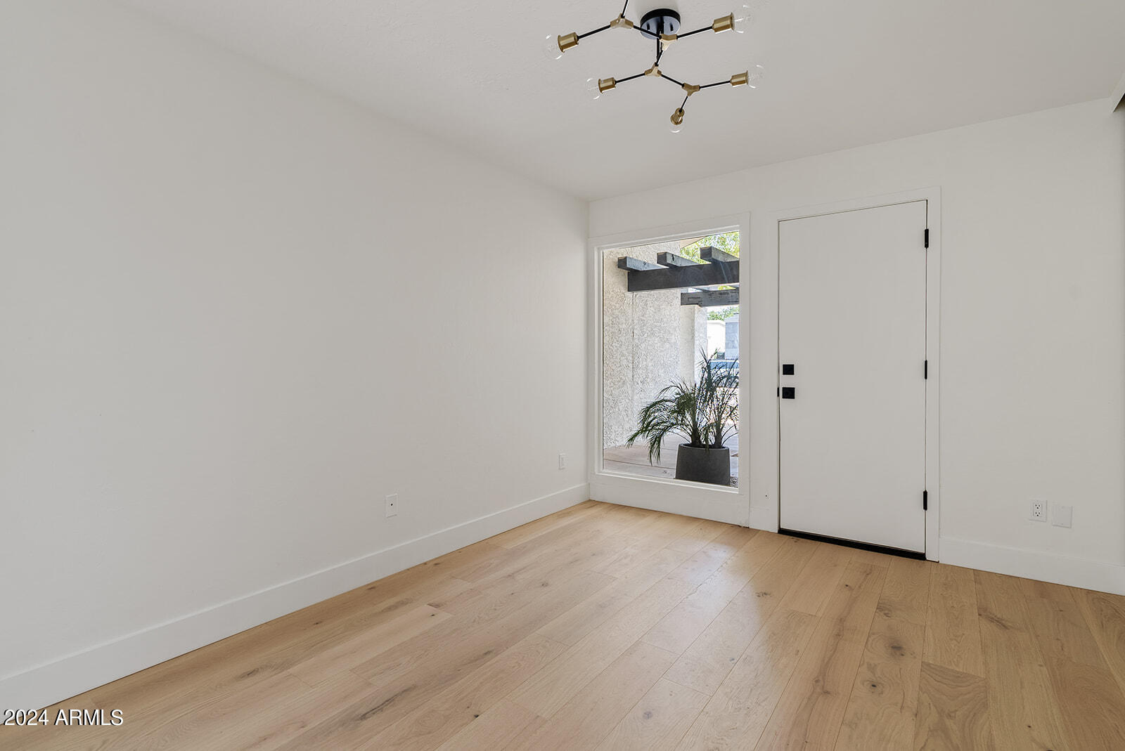 5441 E ROANOKE Avenue