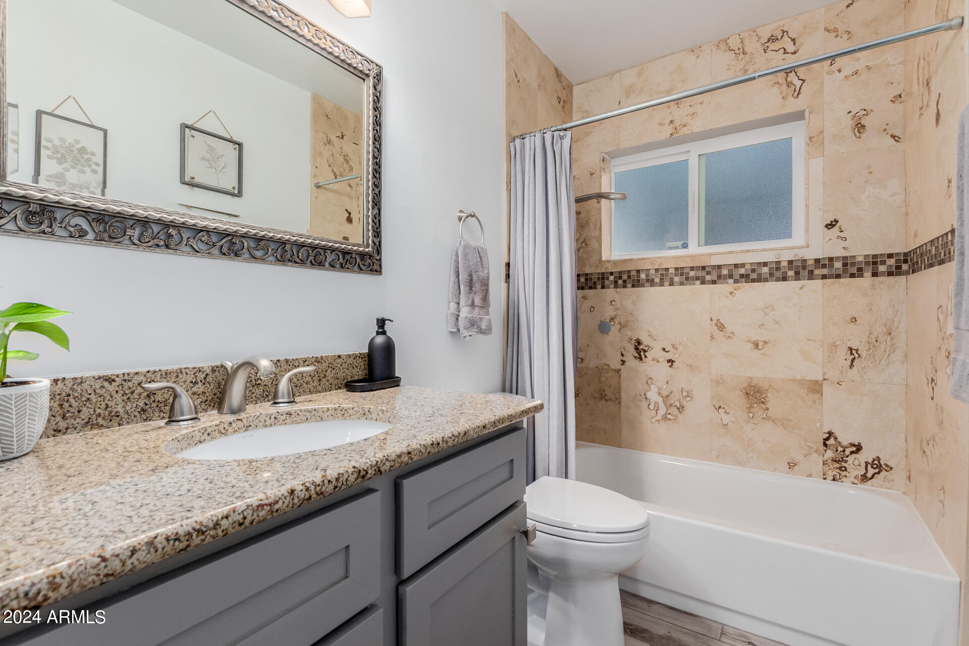 2446 E PIERSON Street