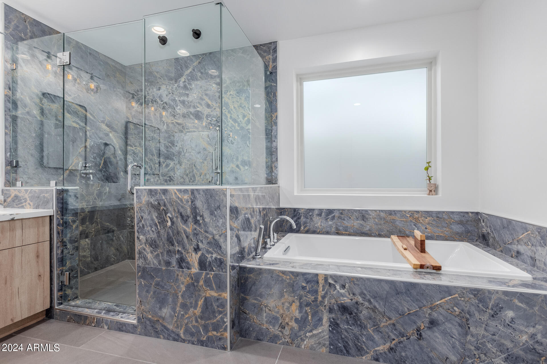 2446 E PIERSON Street