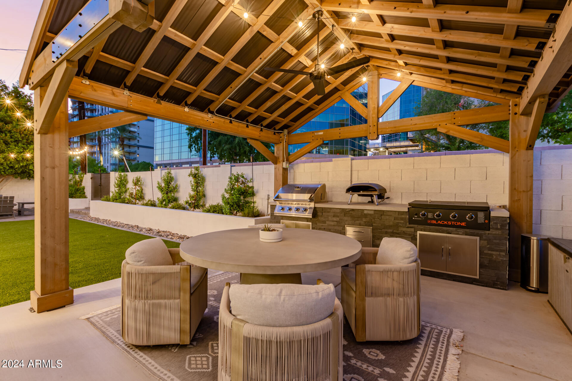 2446 E PIERSON Street