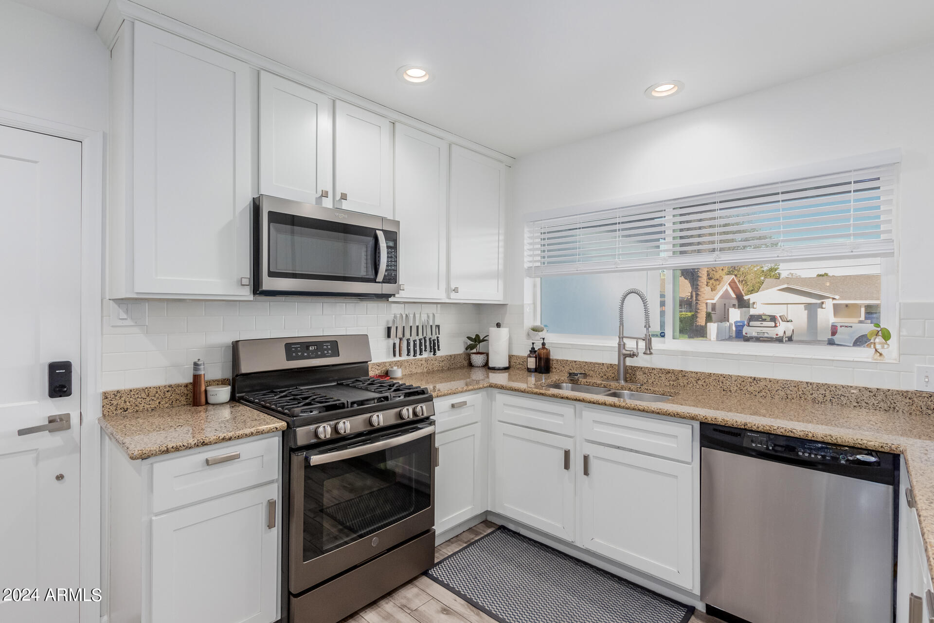 2446 E PIERSON Street