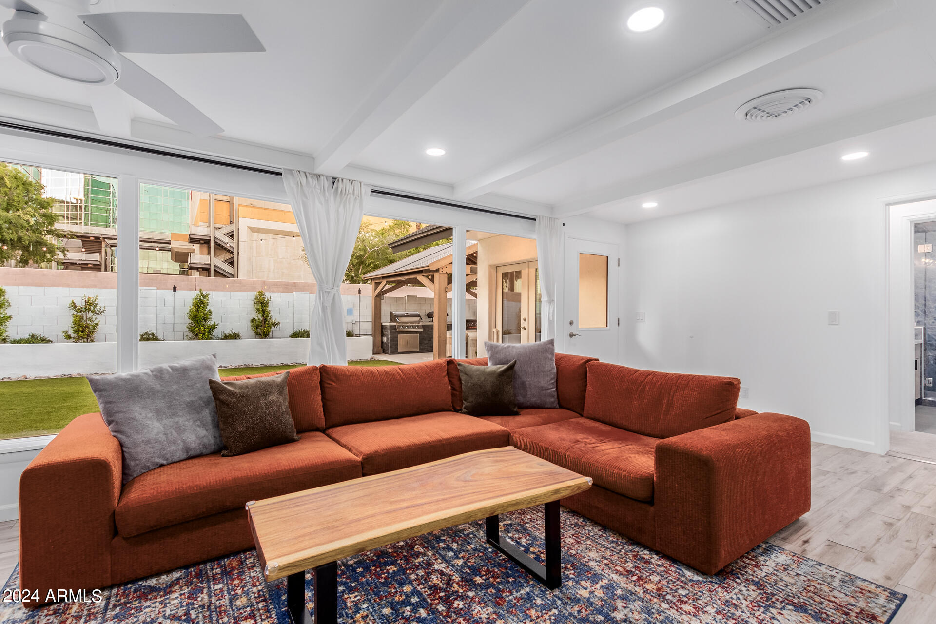 2446 E PIERSON Street