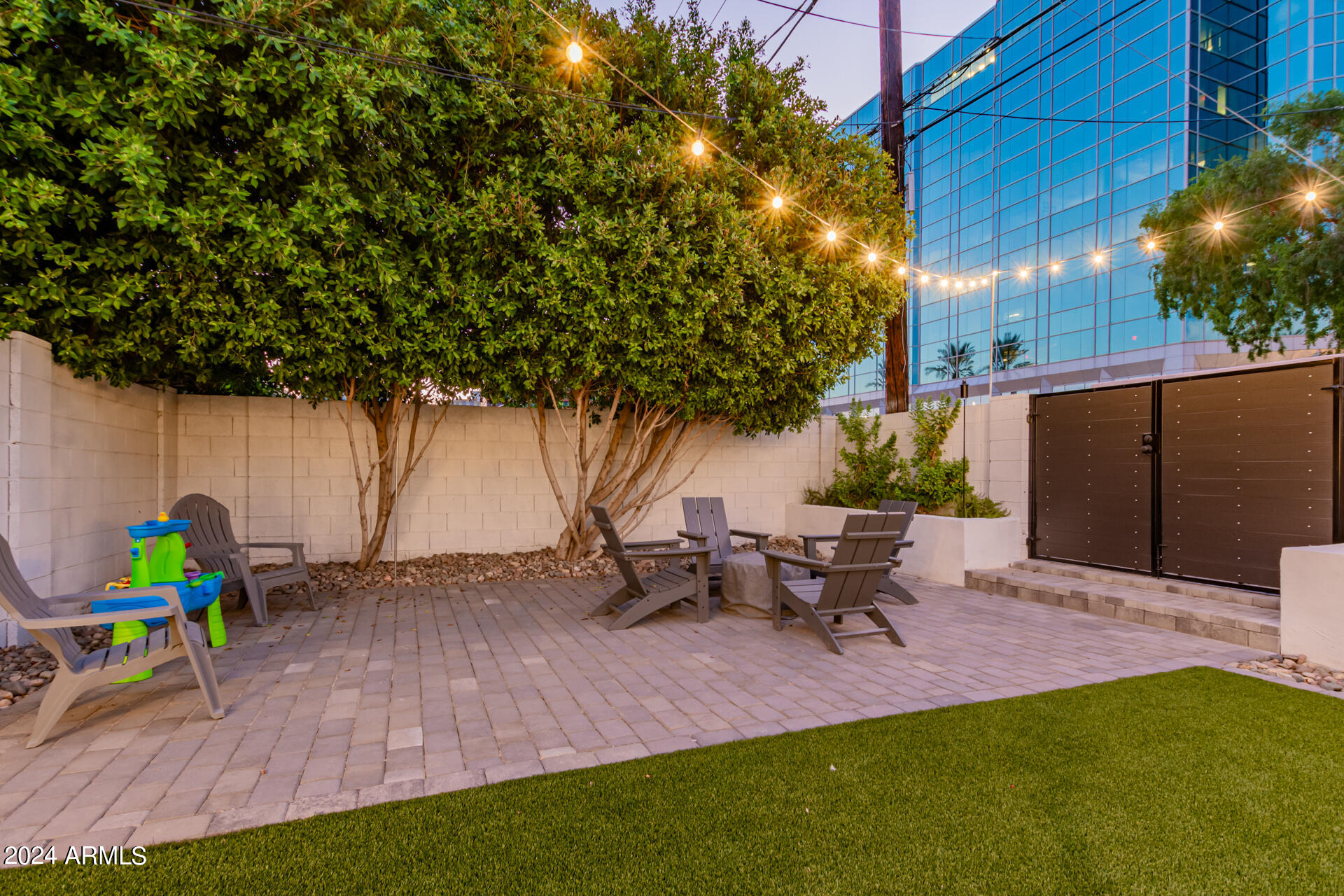 2446 E PIERSON Street