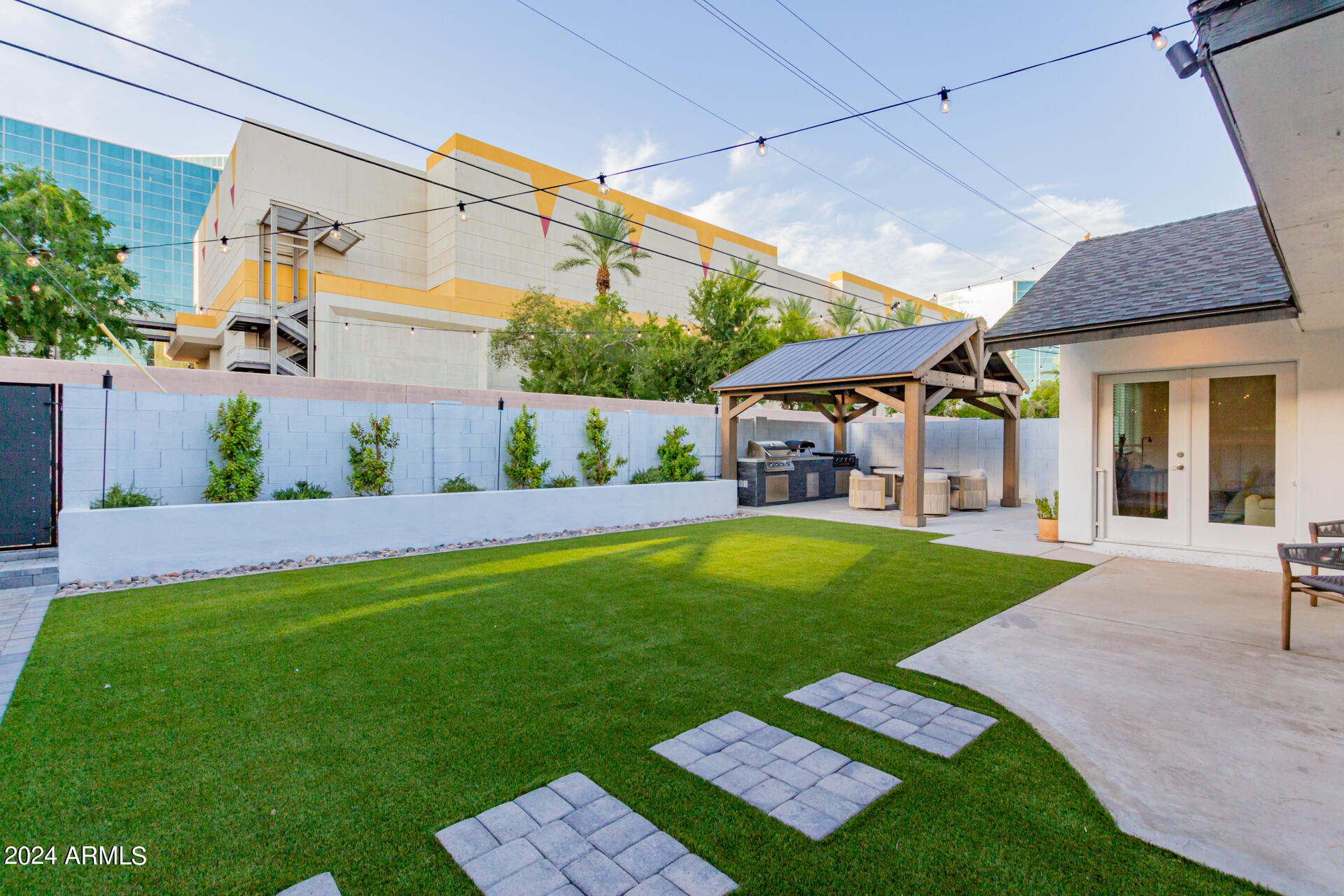 2446 E PIERSON Street