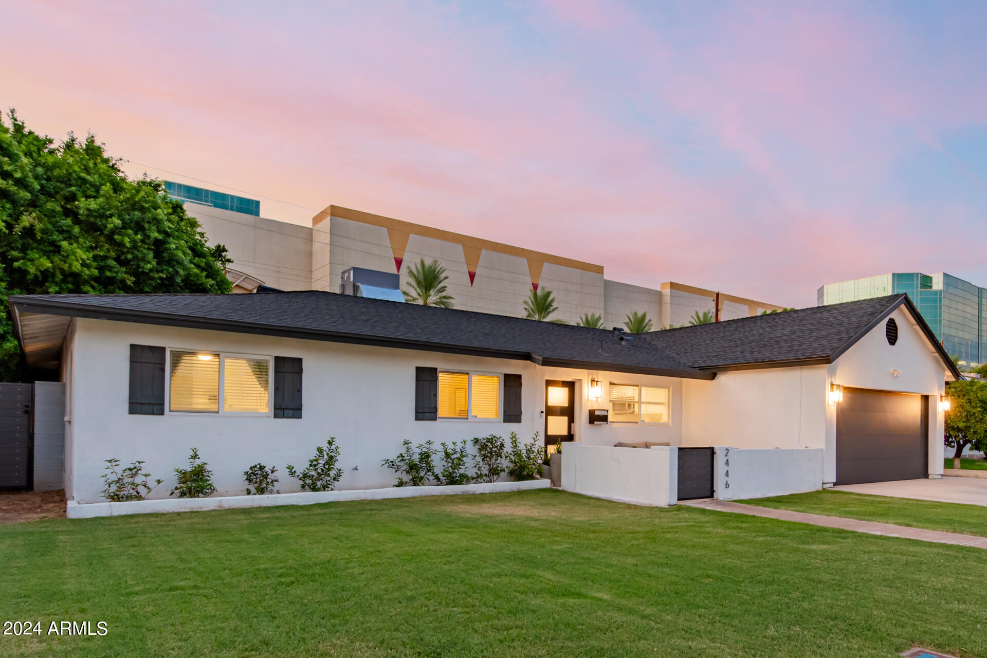 2446 E PIERSON Street